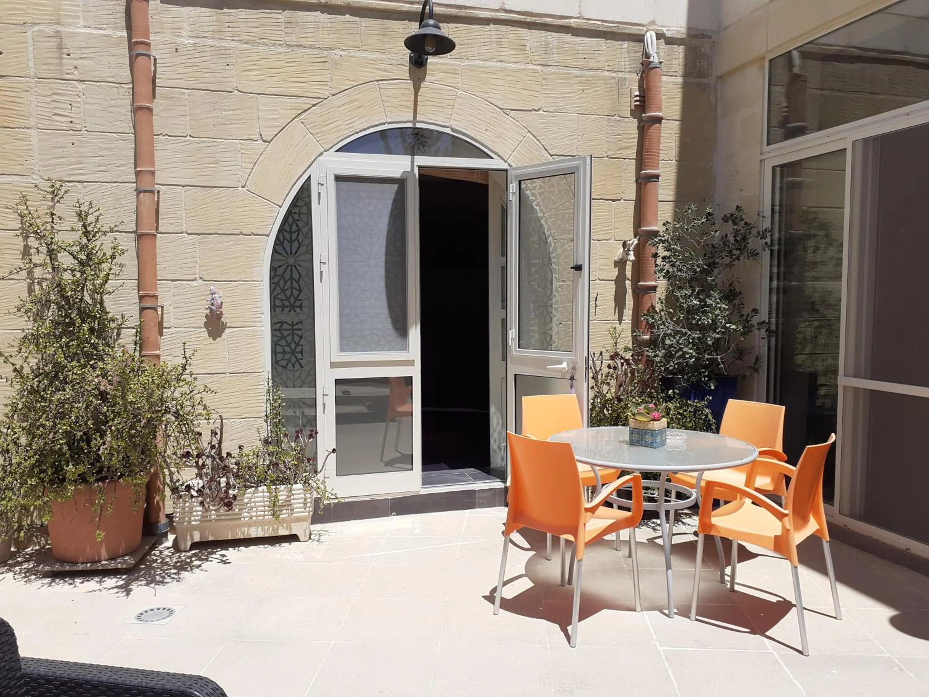 Patio in Charming B&B Dar Ta Zeppi