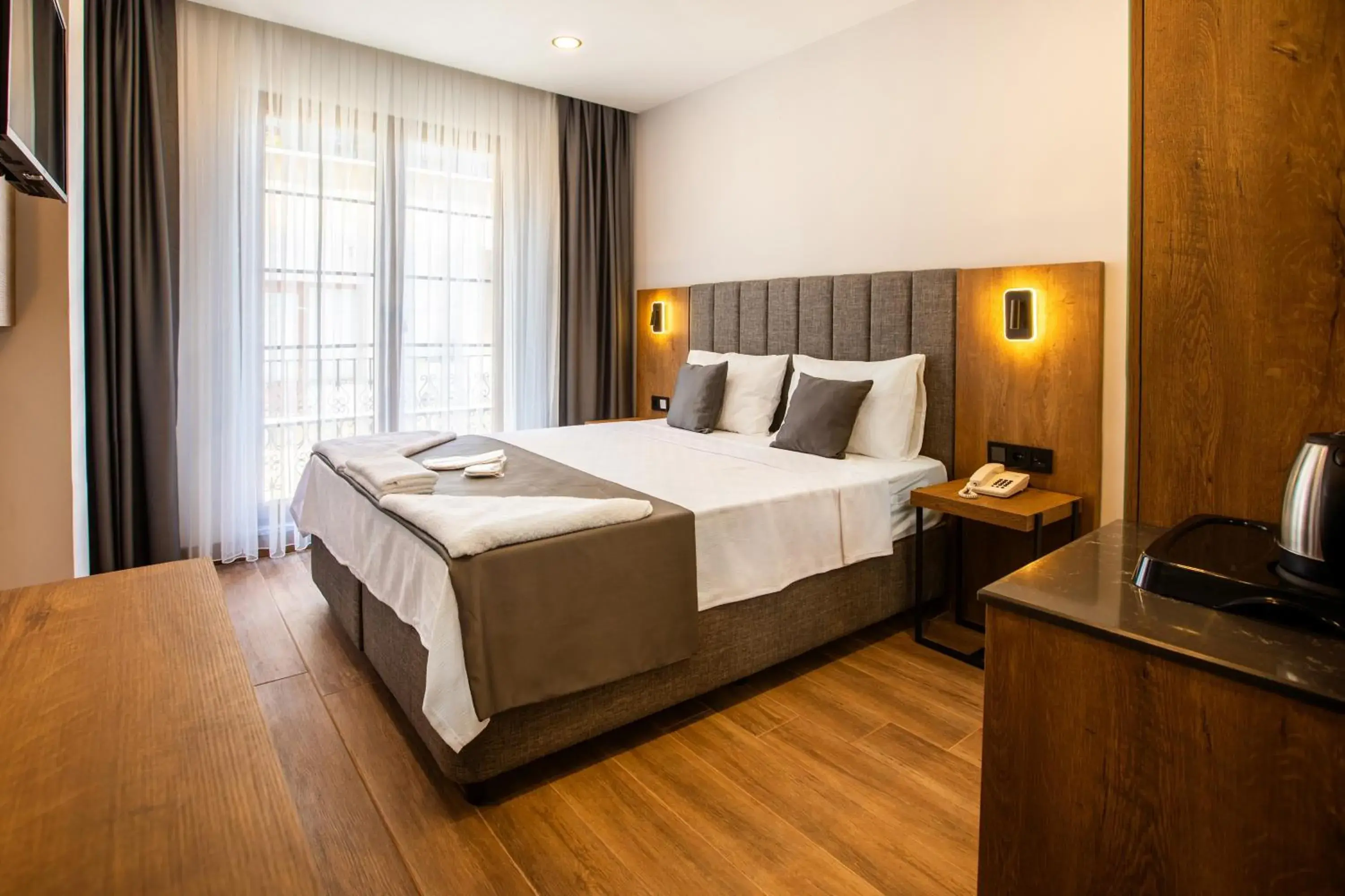 Budget Double Room in Grand Business Hotel Budget Double Room in Grand Business Hotel