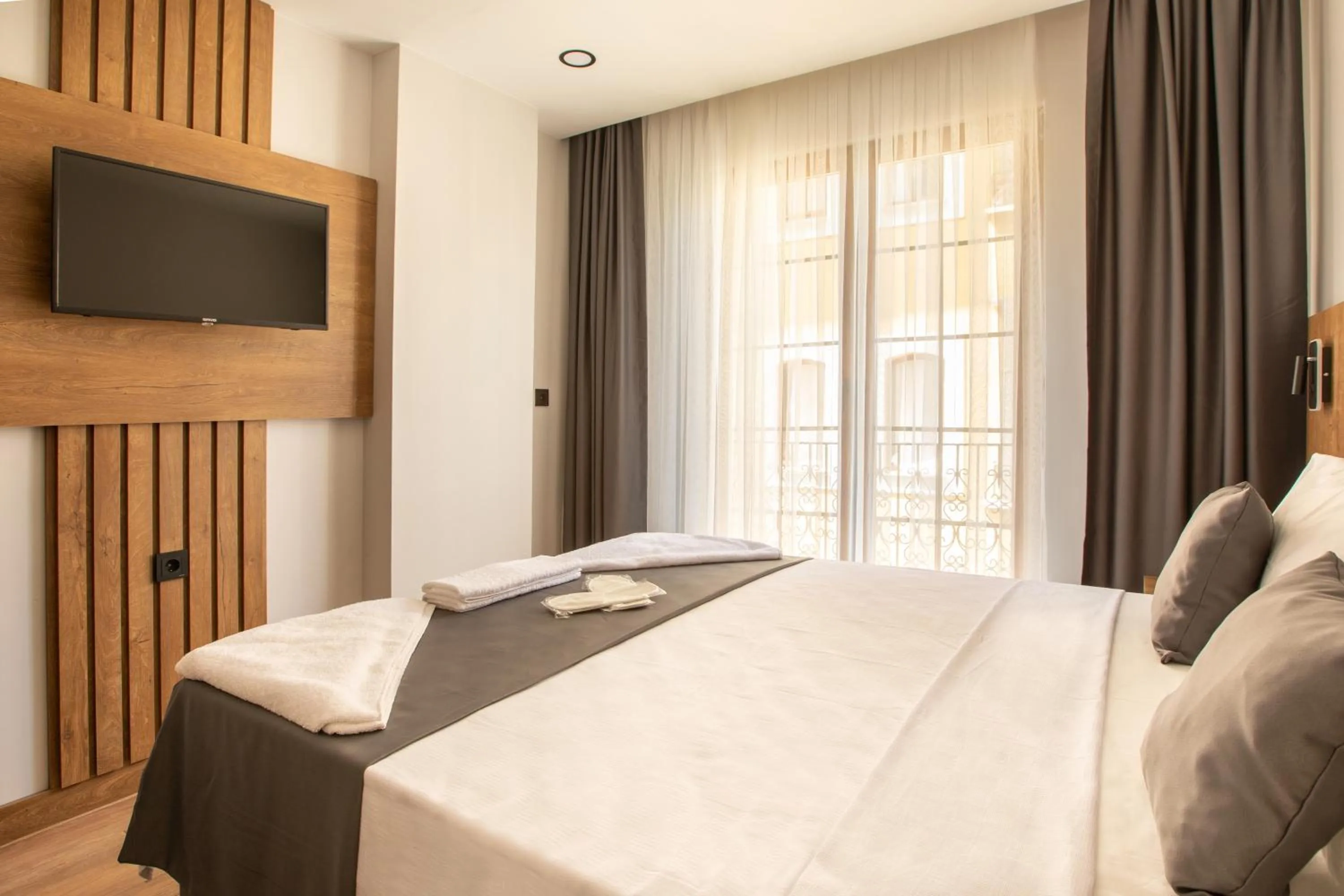 TV and multimedia, Bed in Grand Business Hotel