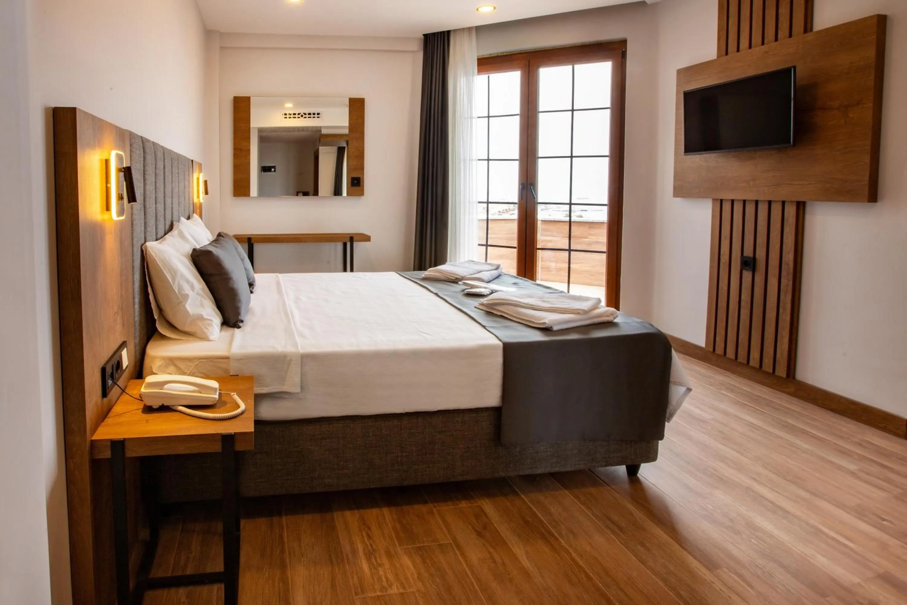 Bedroom, Bed in Grand Business Hotel