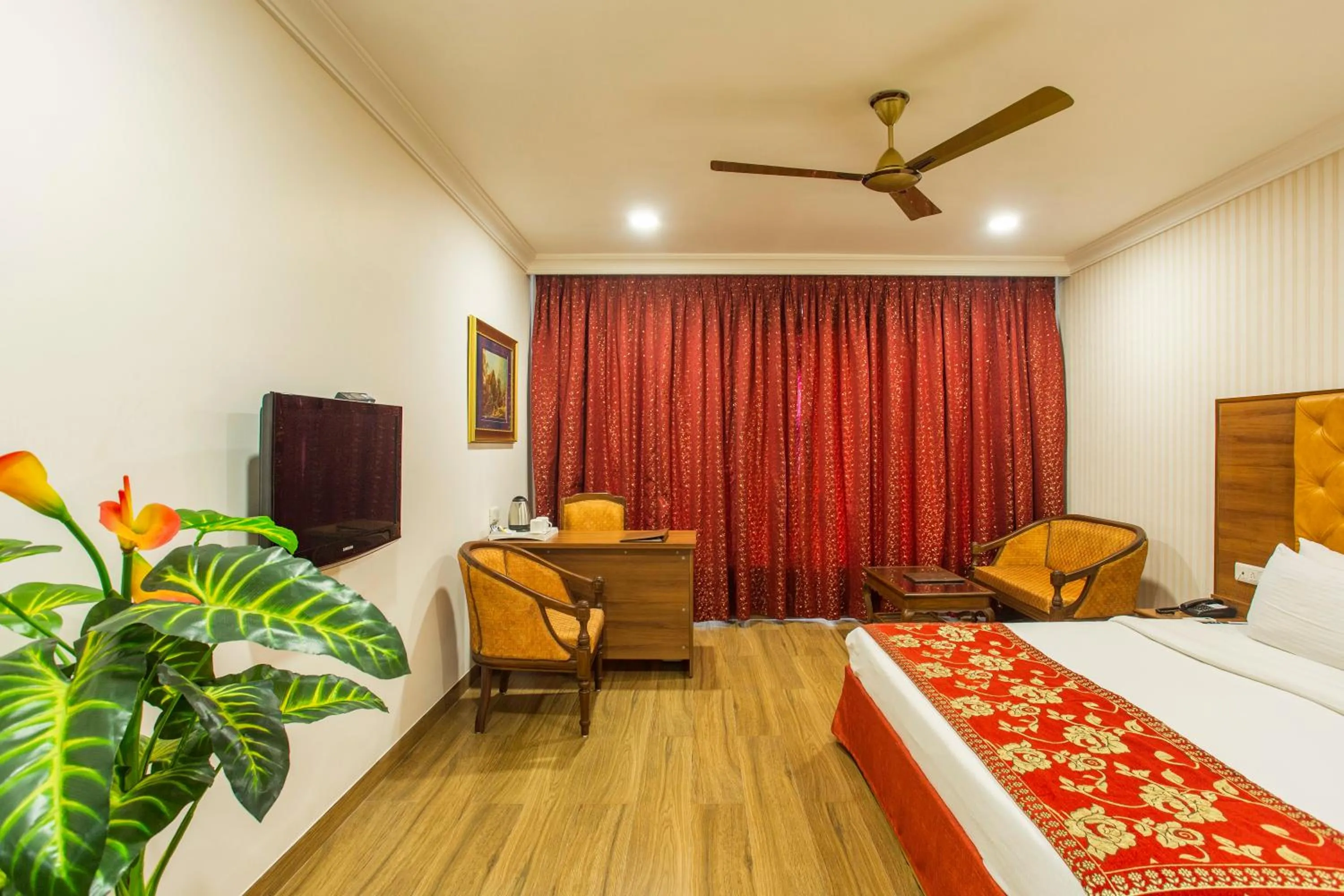 Photo of the whole room, Bed in The Grand Regency