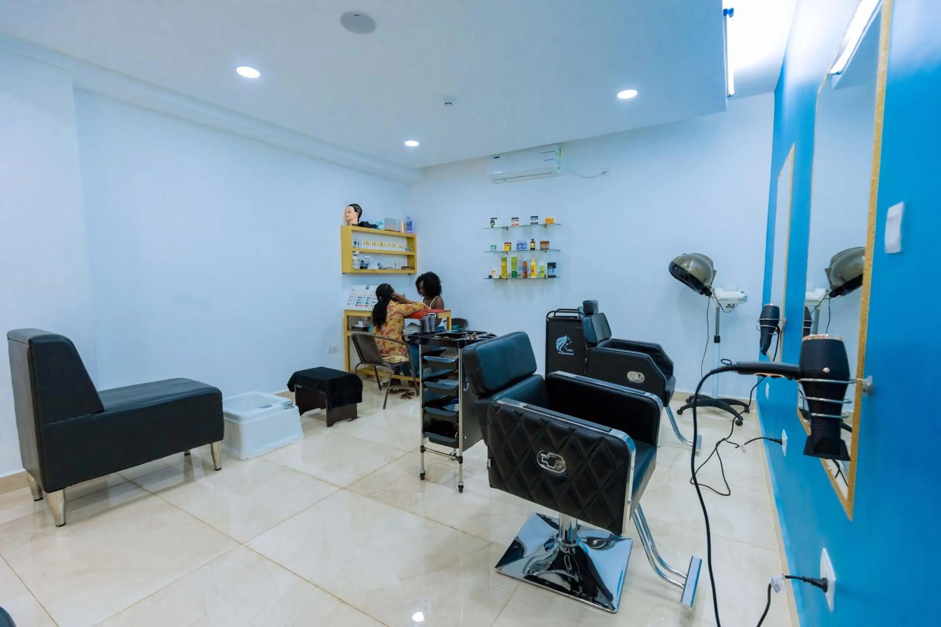 Spa and wellness centre/facilities in The Hut Restaurant & Boutique Hotel