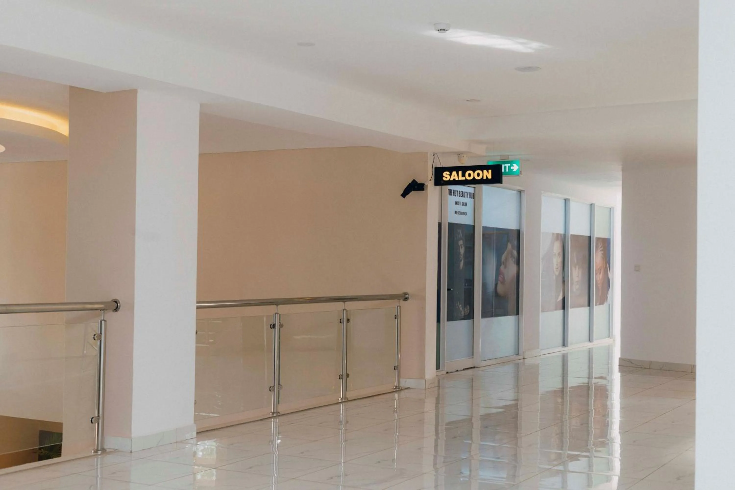 The Hut Restaurant & Boutique Hotel