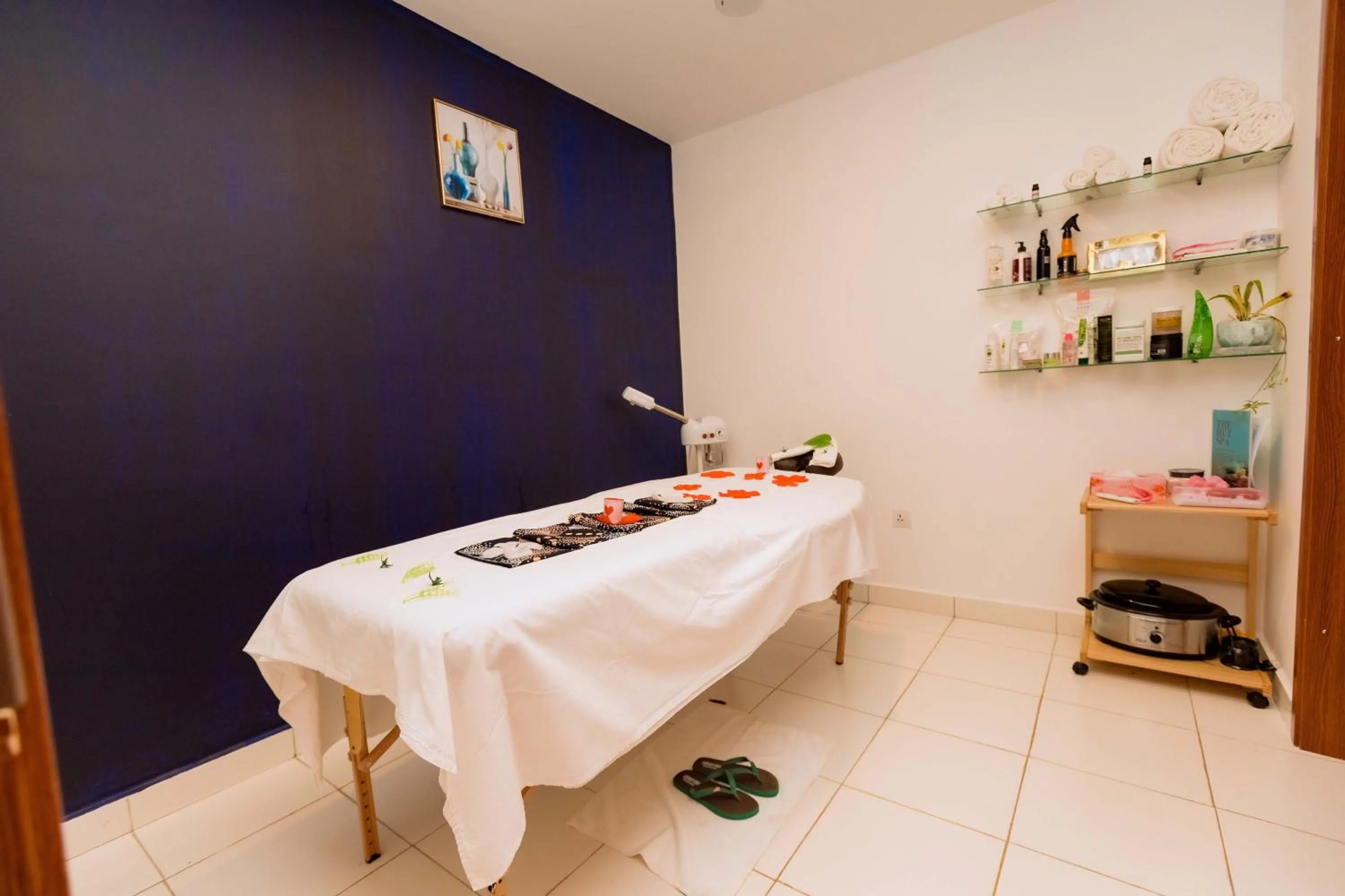 The Hut Restaurant & Boutique Hotel