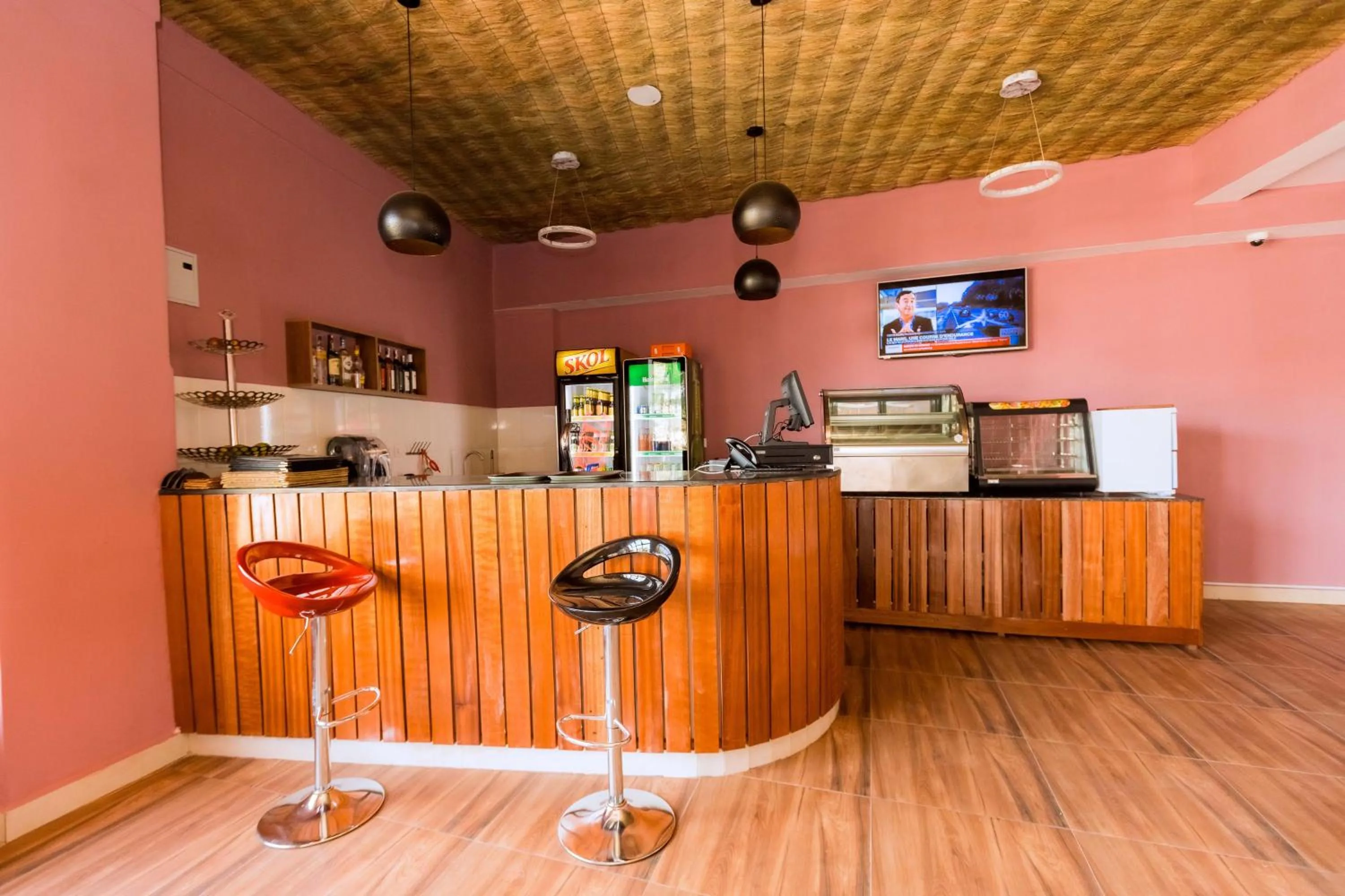 Restaurant/places to eat in The Hut Restaurant & Boutique Hotel