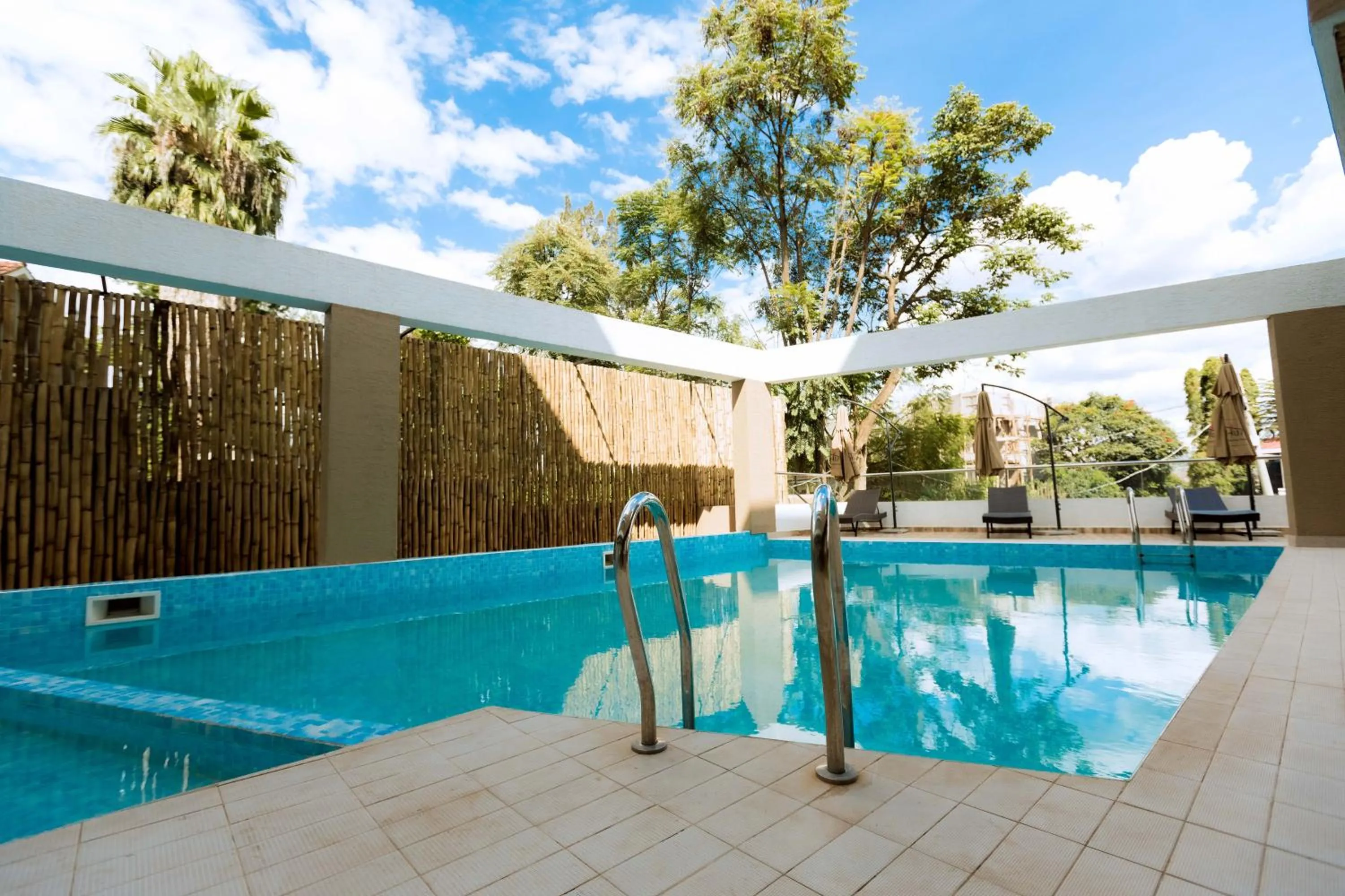 The Hut Restaurant & Boutique Hotel