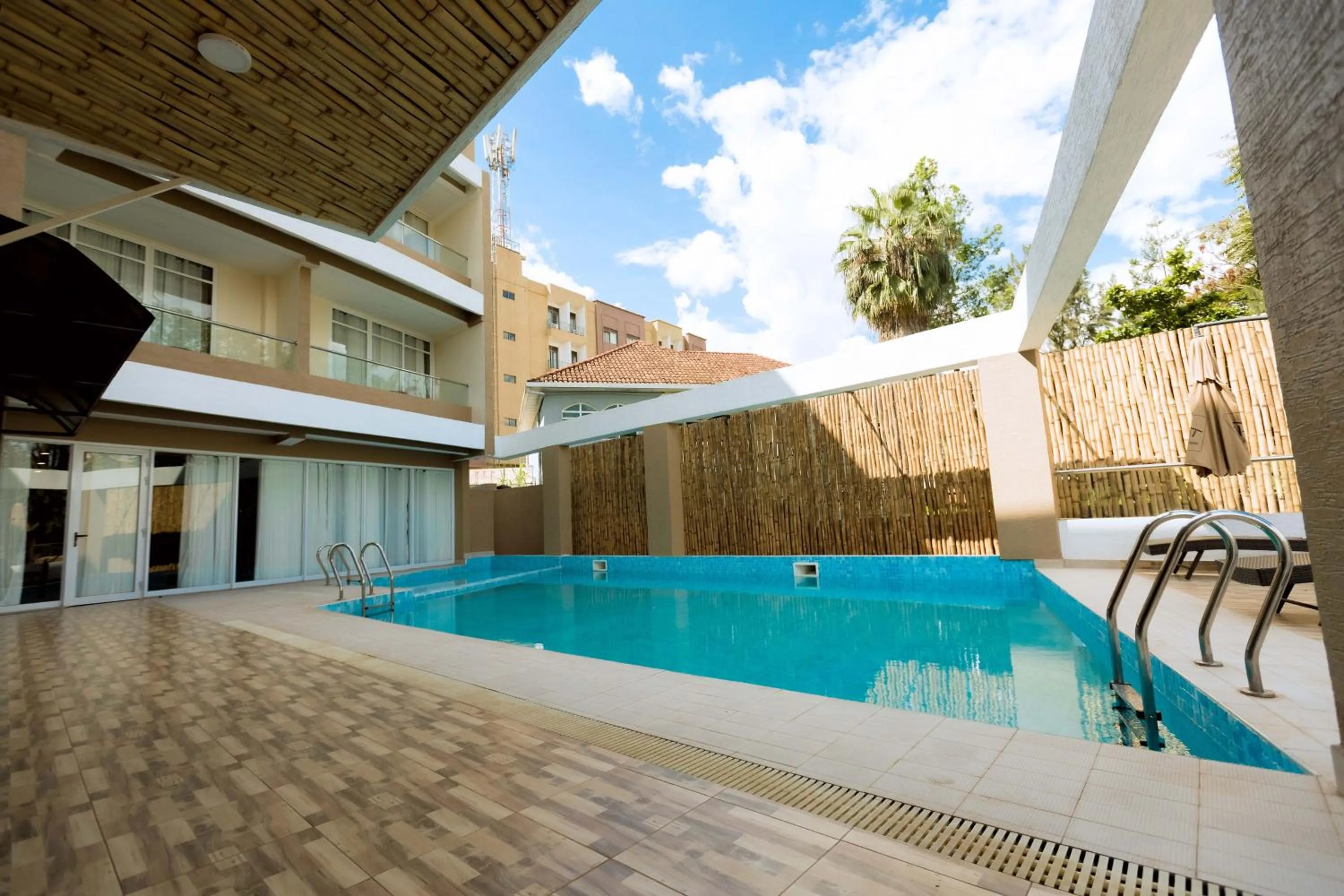 The Hut Restaurant & Boutique Hotel