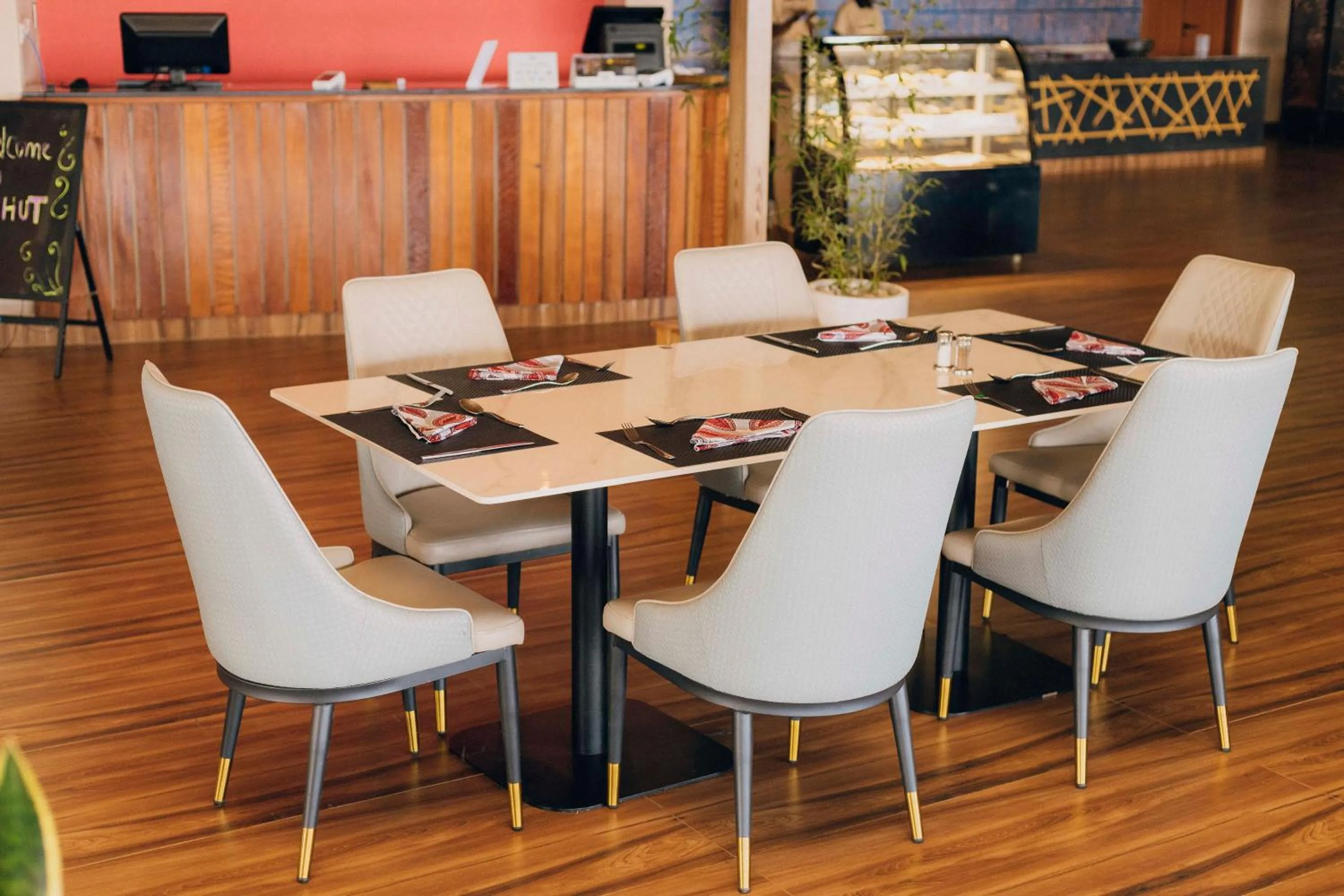 The Hut Restaurant & Boutique Hotel