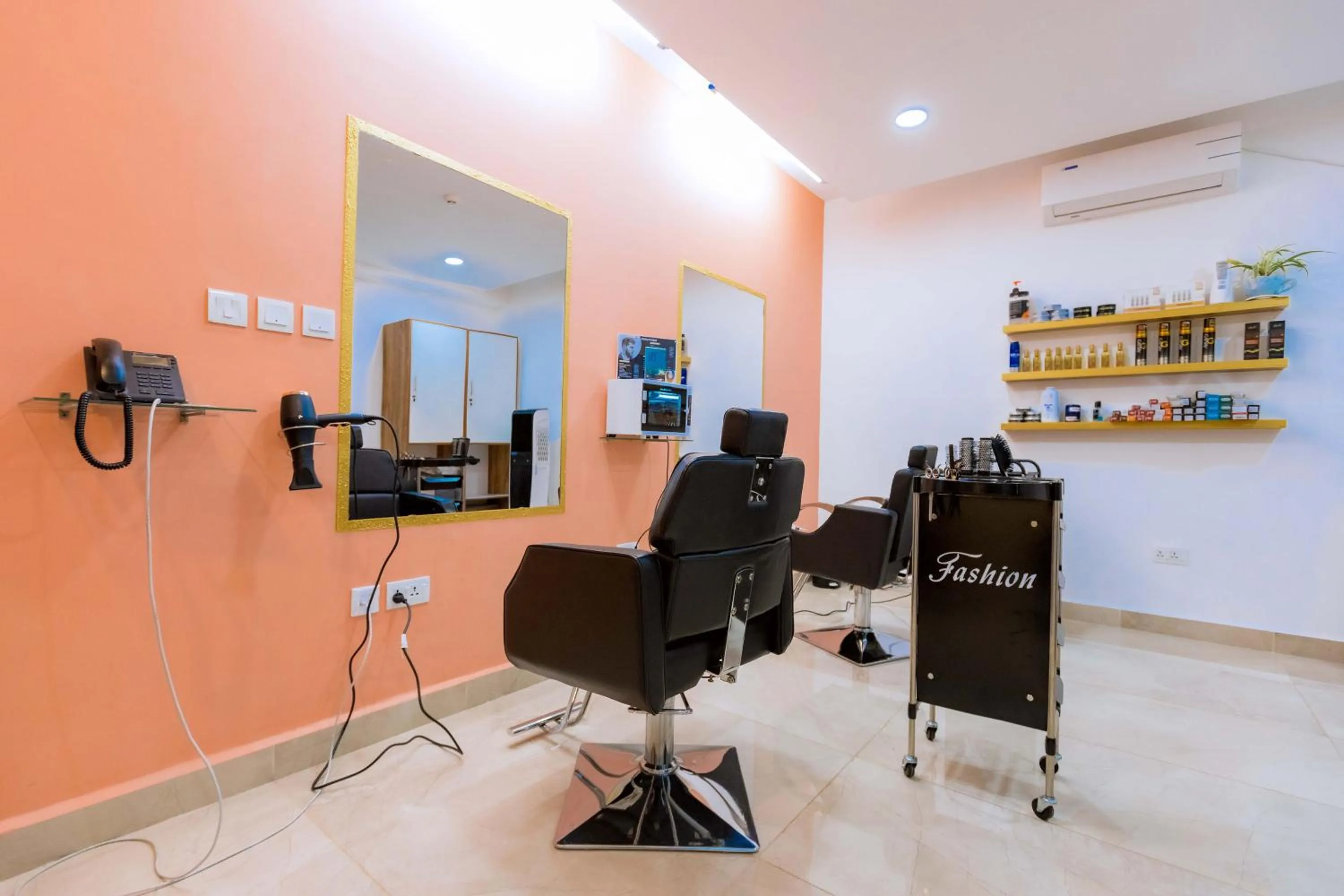 Spa and wellness centre/facilities in The Hut Restaurant & Boutique Hotel