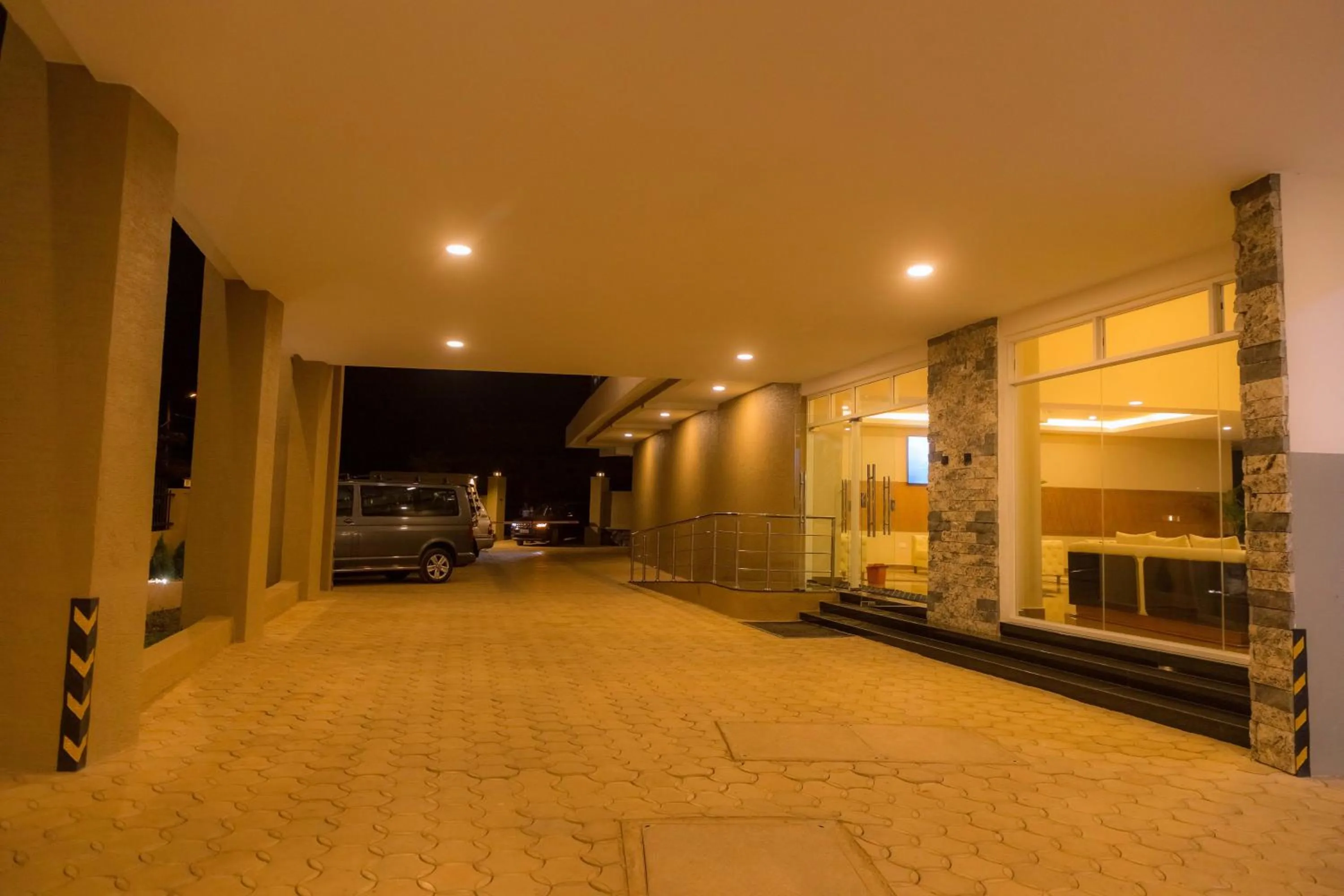 The Hut Restaurant & Boutique Hotel