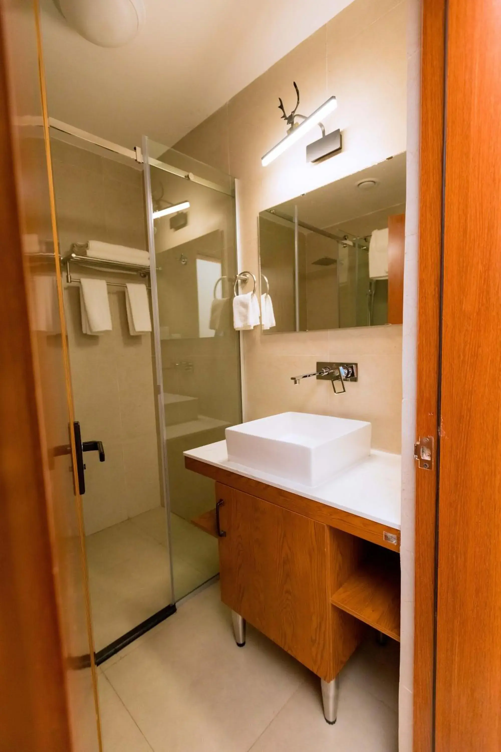 Deluxe Room in The Hut Restaurant & Boutique Hotel Deluxe Room in The Hut Restaurant & Boutique Hotel