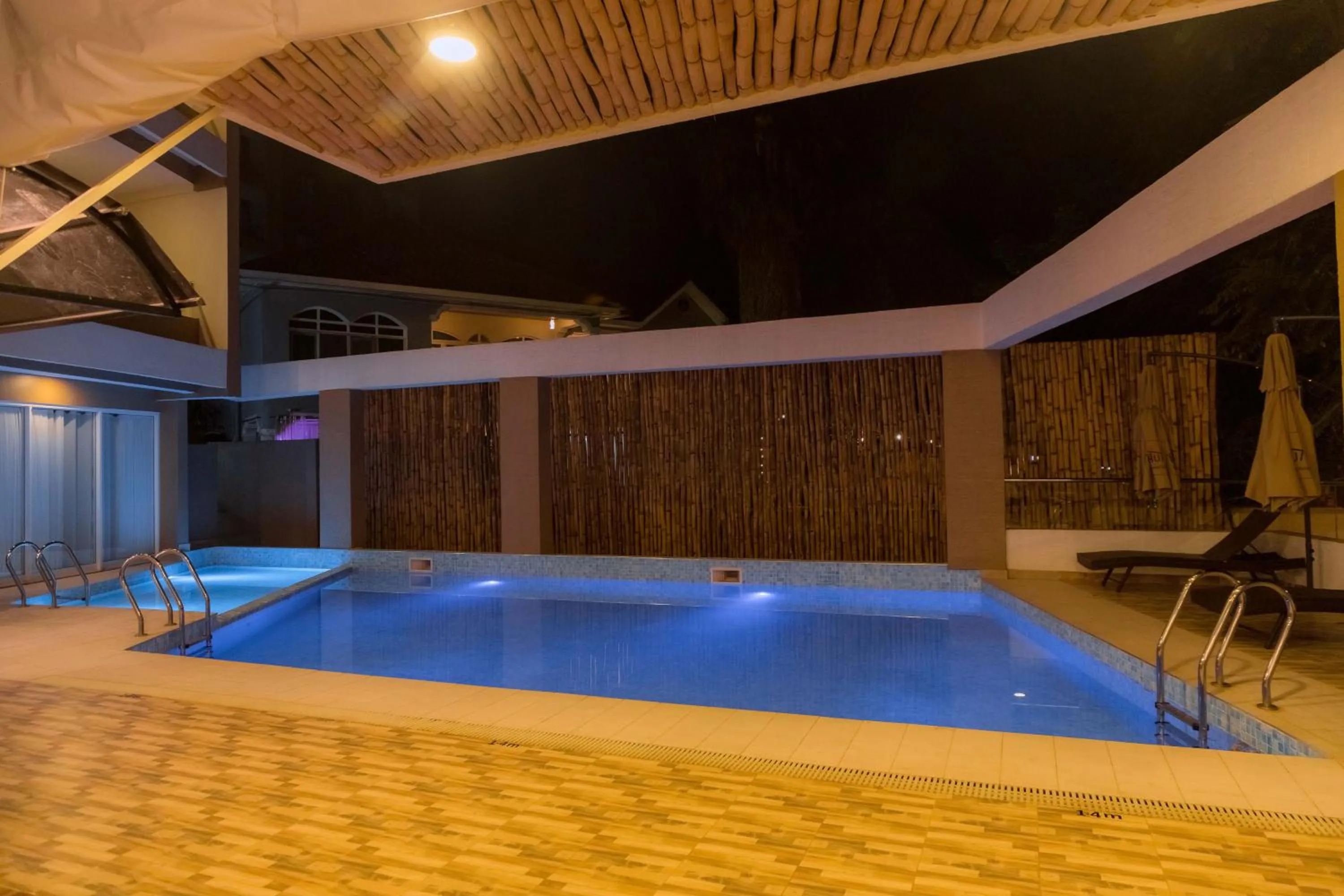 The Hut Restaurant & Boutique Hotel