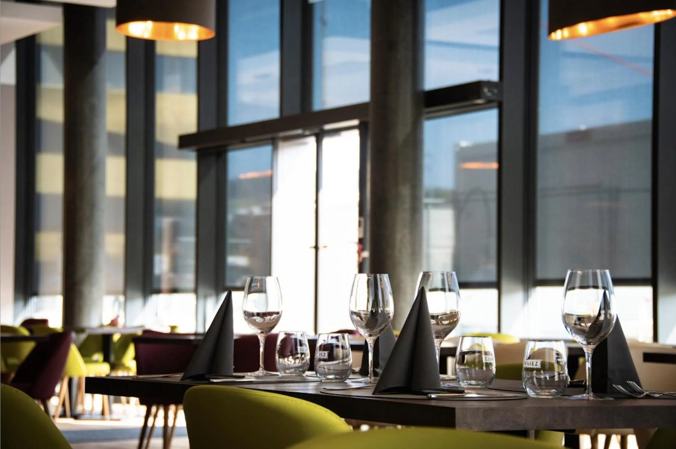 Restaurant/places to eat in YParc Hôtel