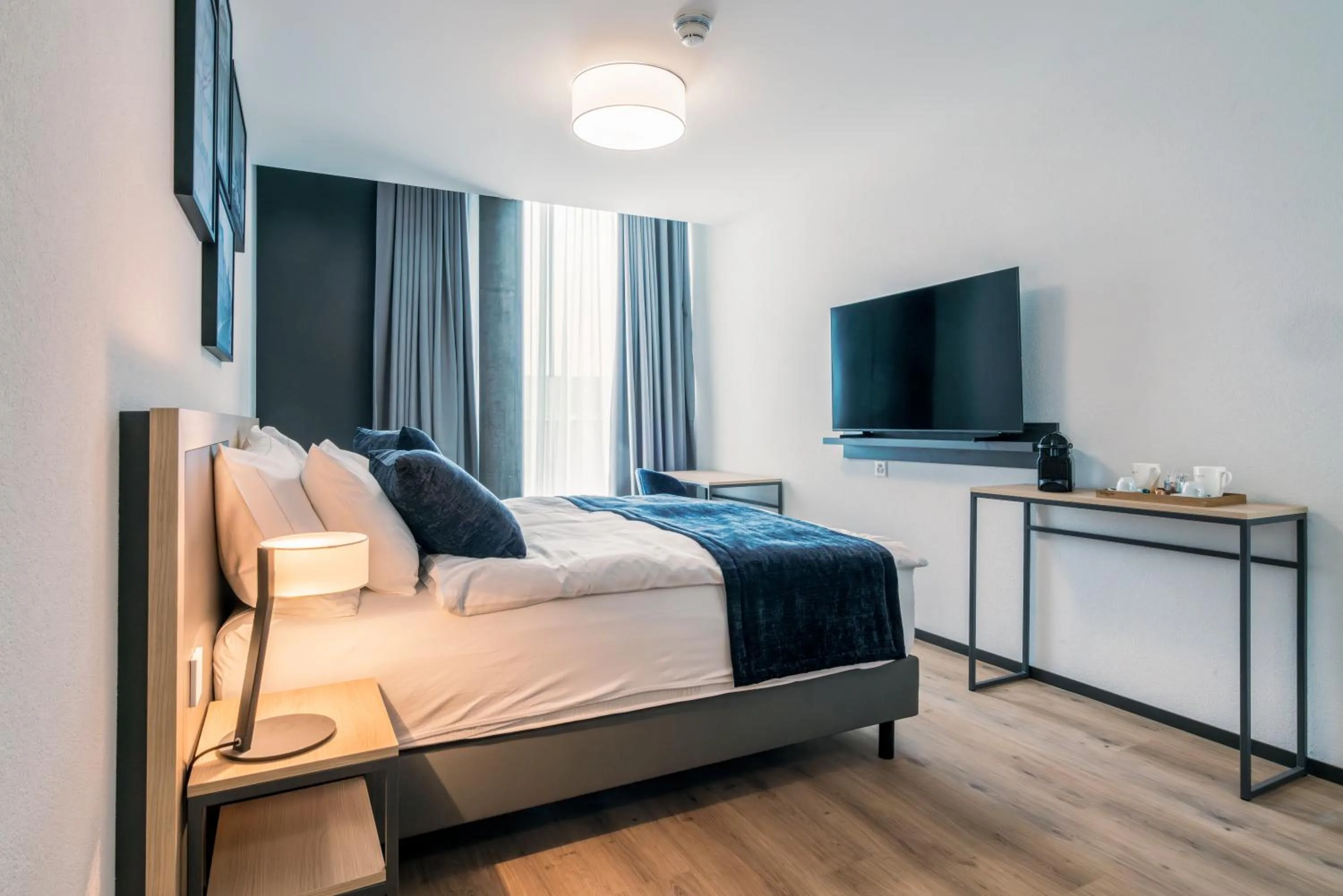 Photo of the whole room, Bed in YParc Hôtel