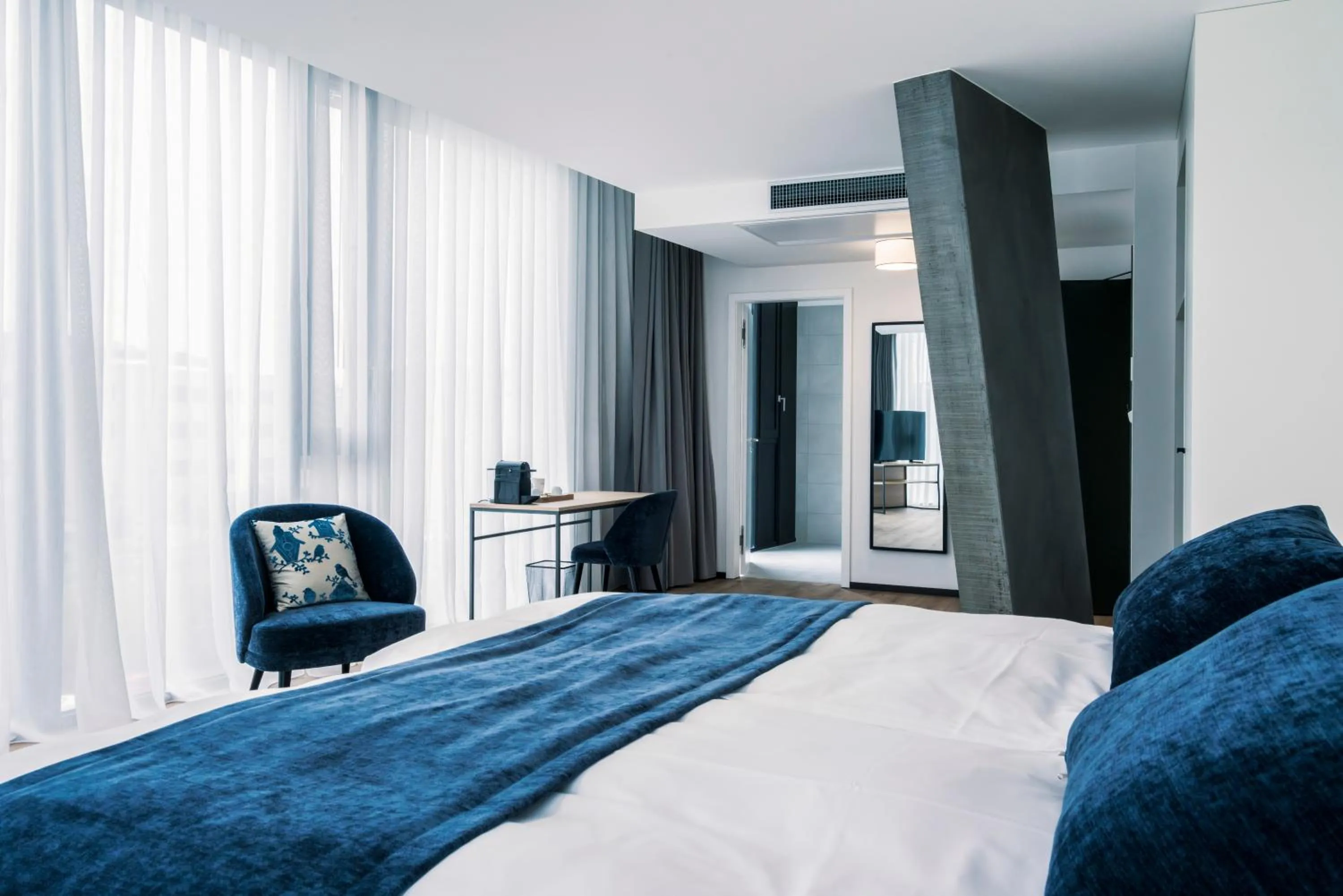 Photo of the whole room, Bed in YParc Hôtel