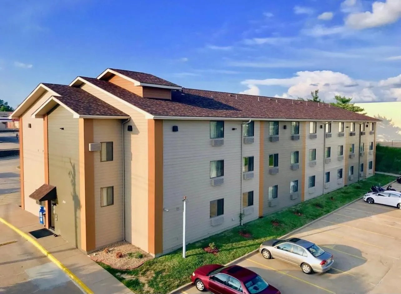 Property building in The Quincy Inn & Suites