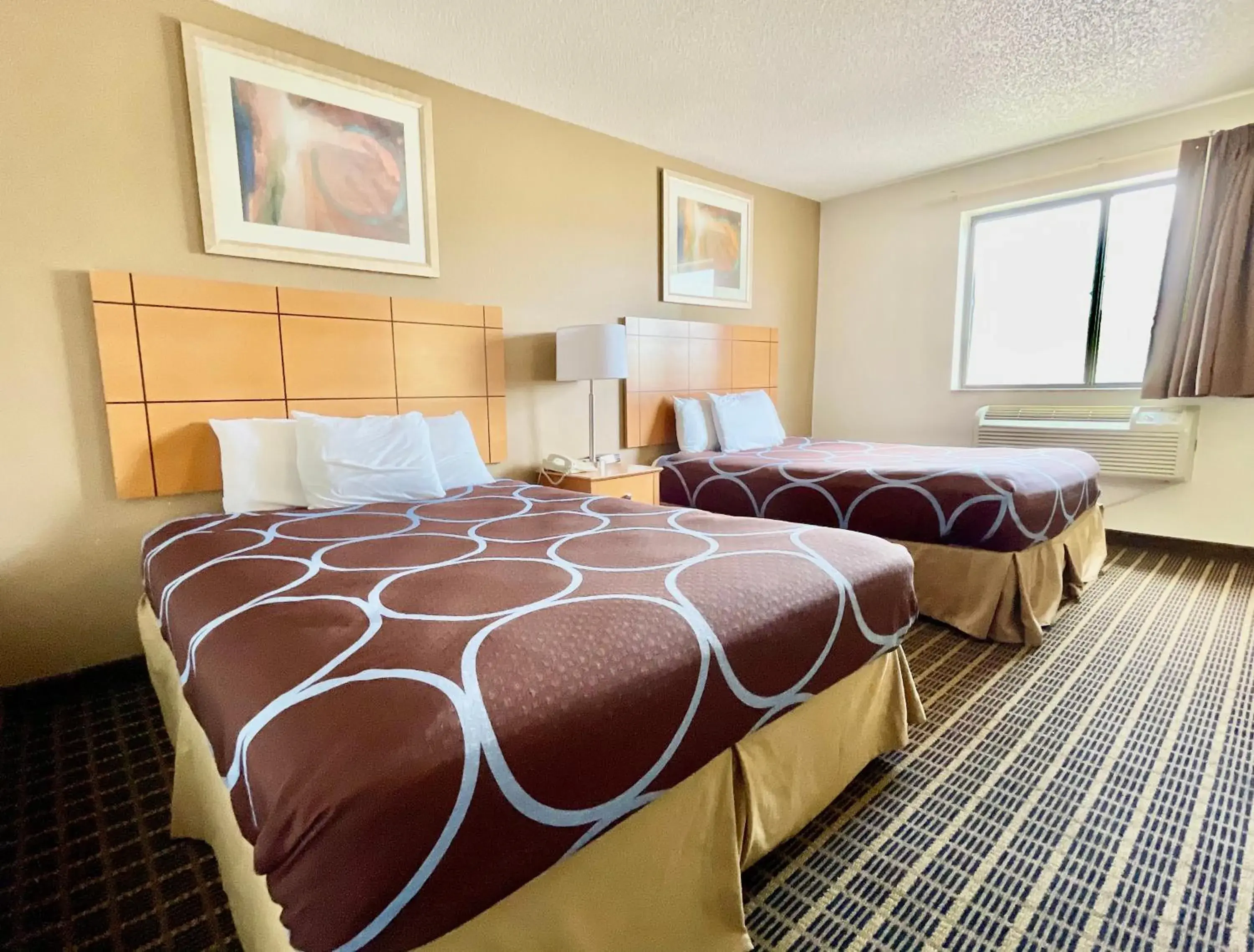 Double Room in The Quincy Inn & Suites Double Room in The Quincy Inn & Suites