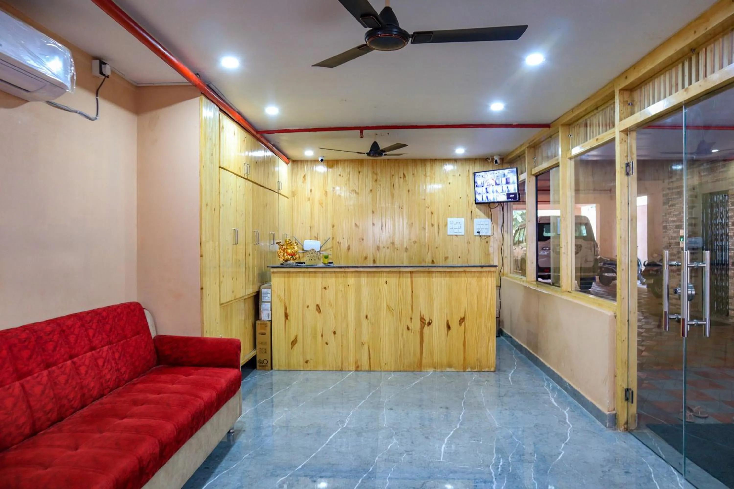 Lobby or reception in Hotel Radha Krishna