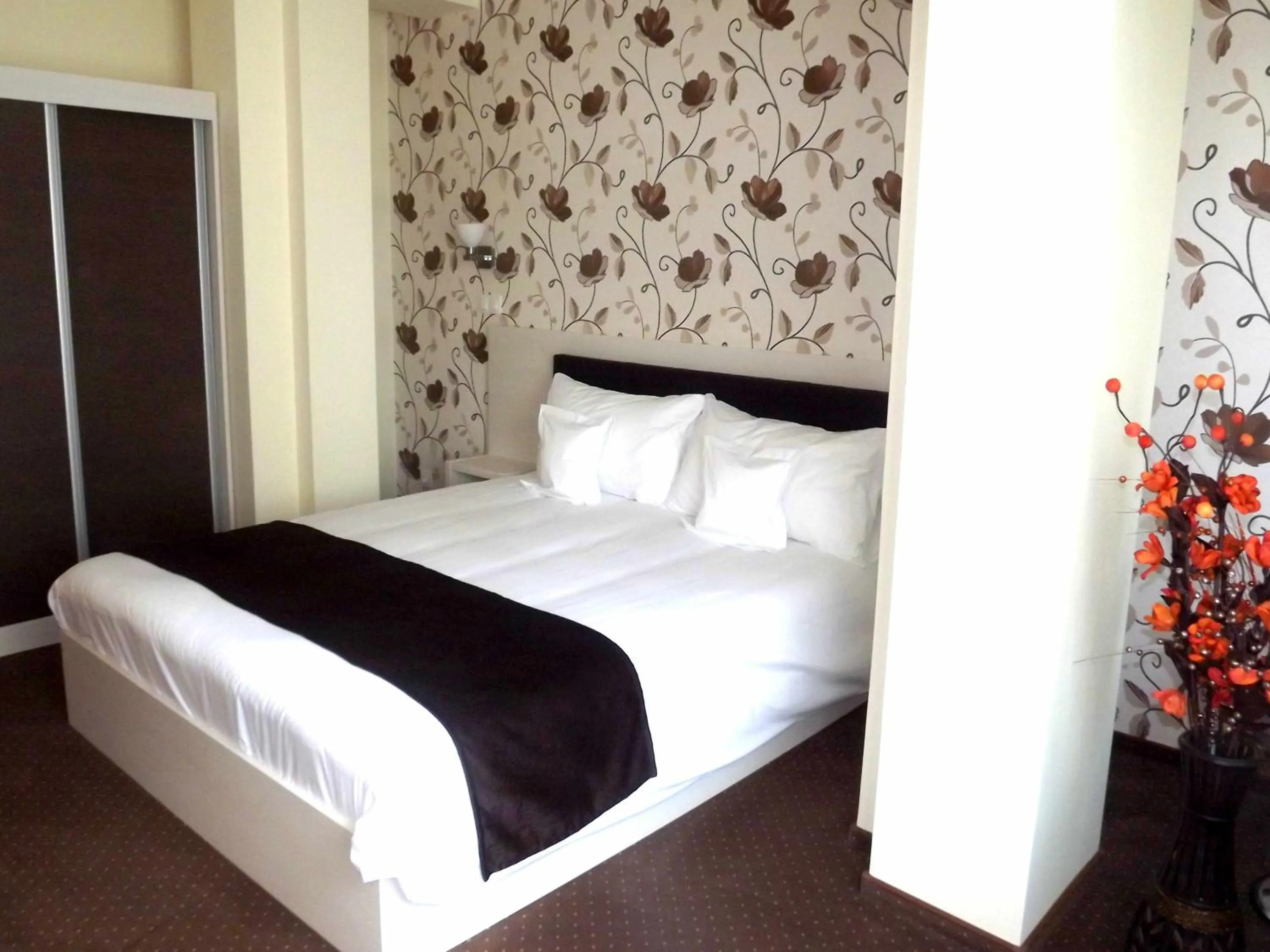 Photo of the whole room, Bed in West Plaza Residence