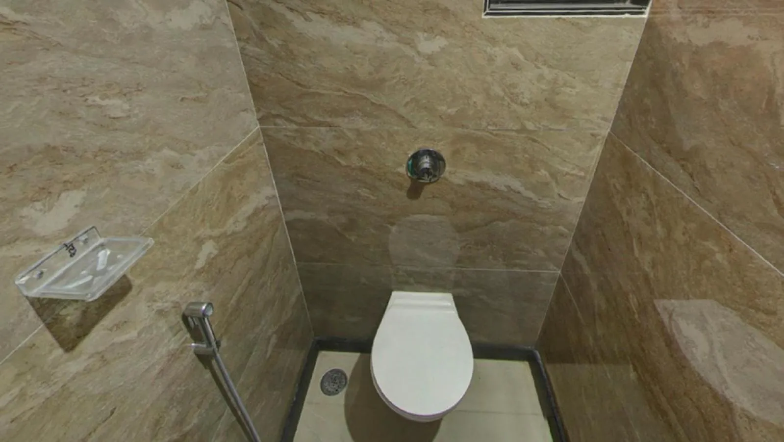 Toilet in Hotel Garuda Executive Latur