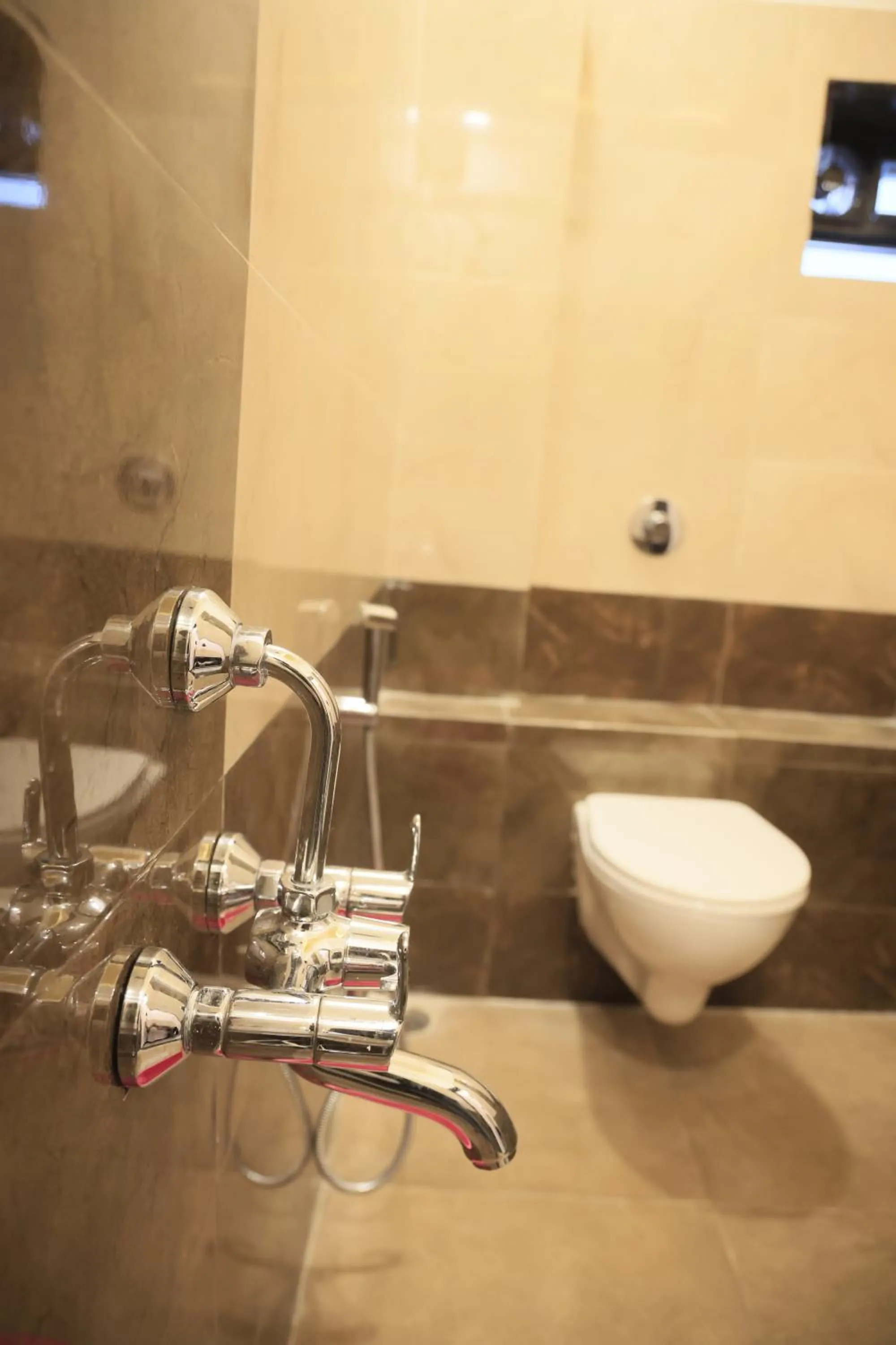 Shower in Hotel Garuda Executive Latur