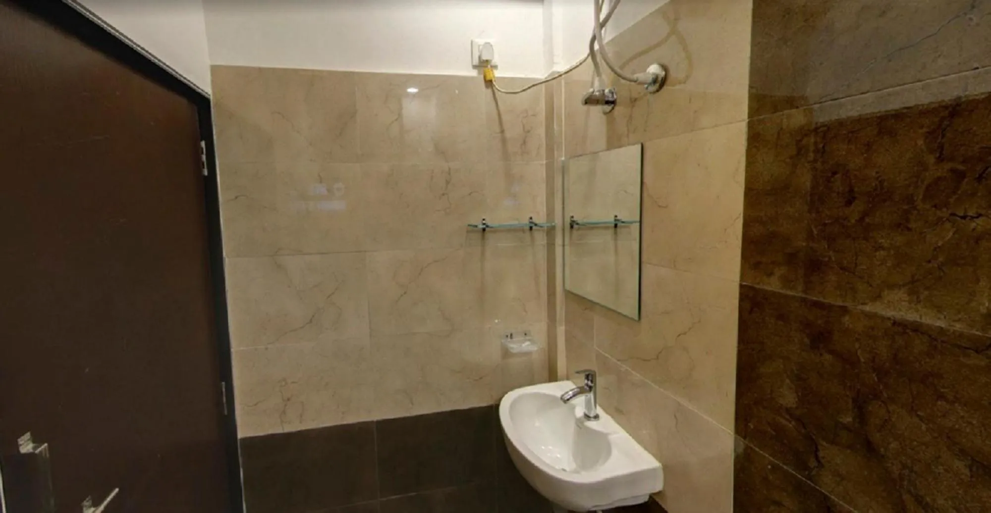 Bathroom in Hotel Garuda Executive Latur