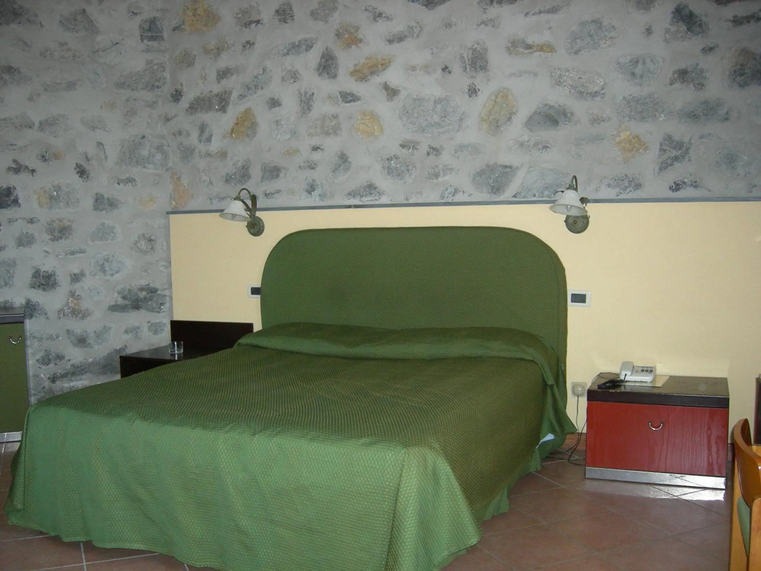 Bed in Albergo Santa Barbara