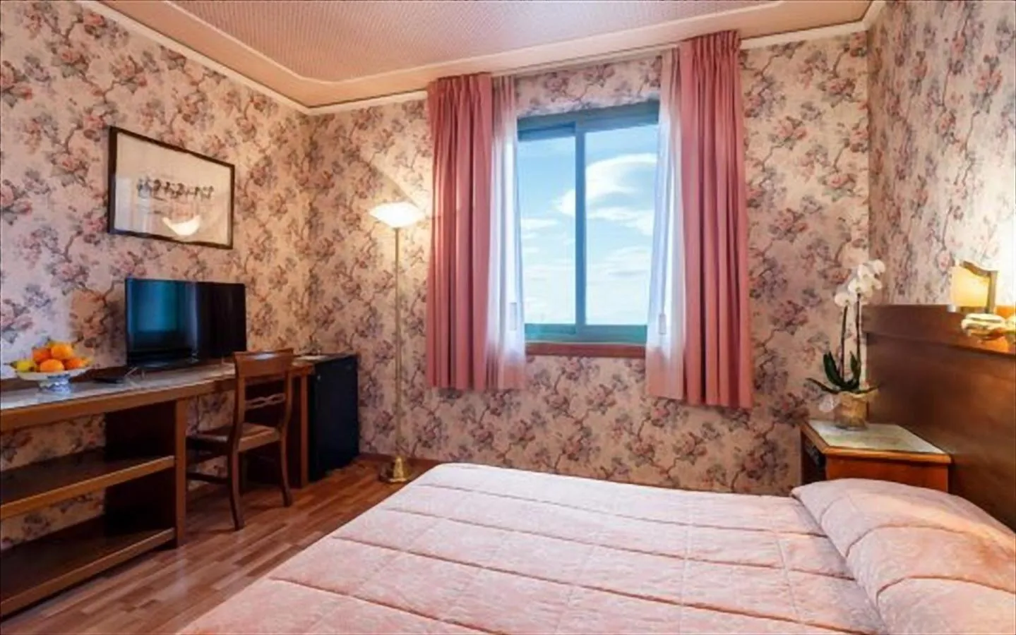 Photo of the whole room, Bed in Albergo Santa Barbara