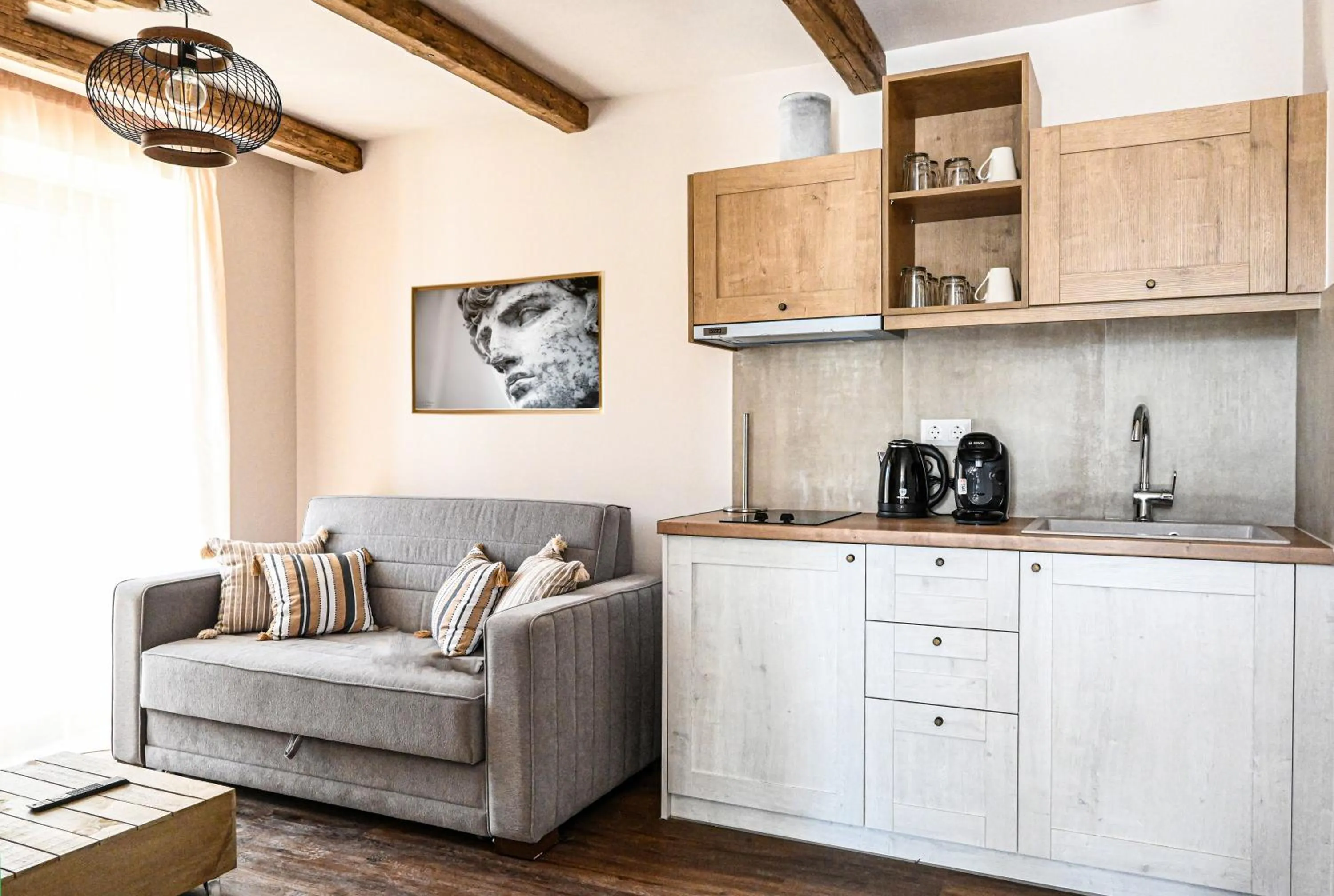 Kitchen or kitchenette in Komody Apartments