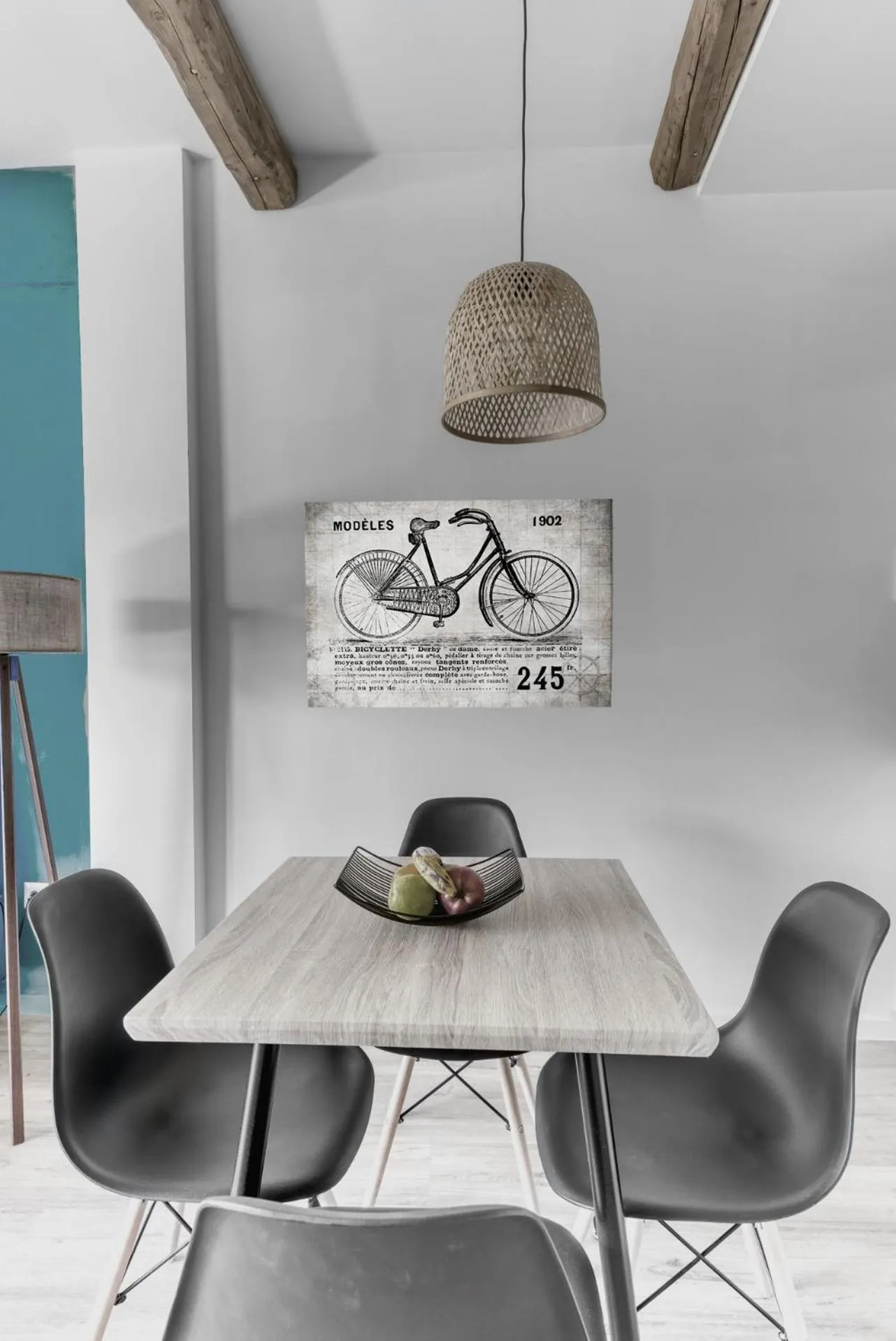 Dining area in Komody Apartments