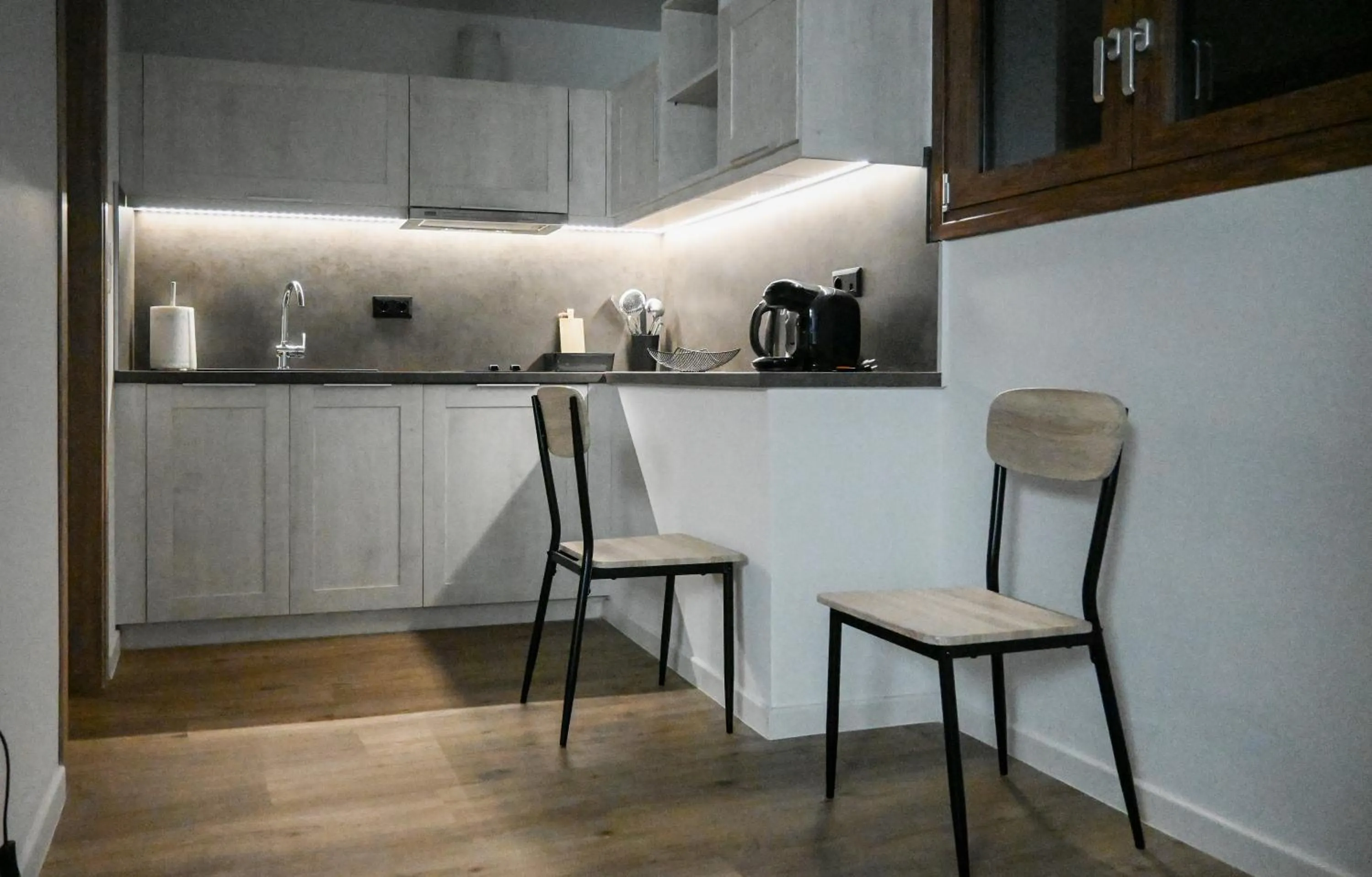 Coffee/tea facilities in Komody Apartments