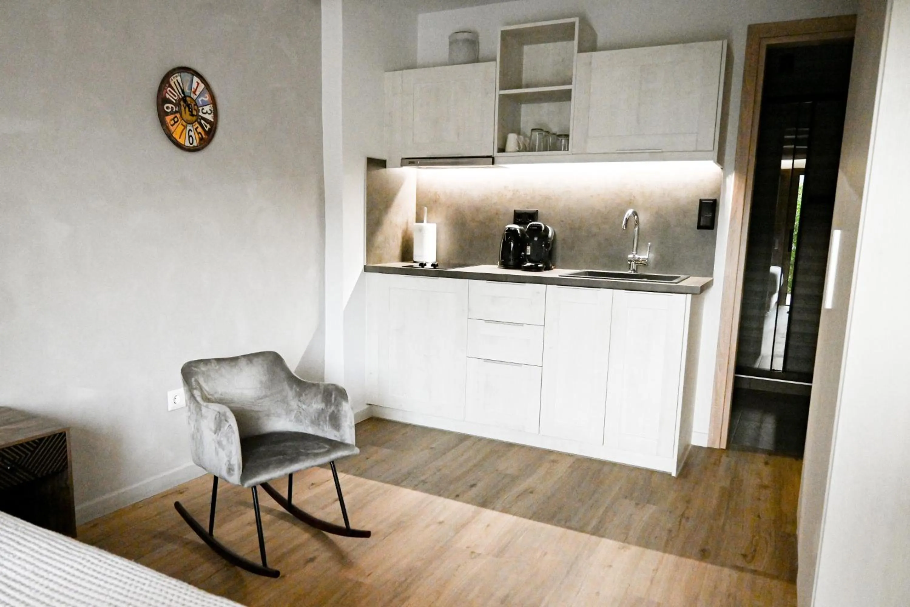 Kitchen or kitchenette in Komody Apartments