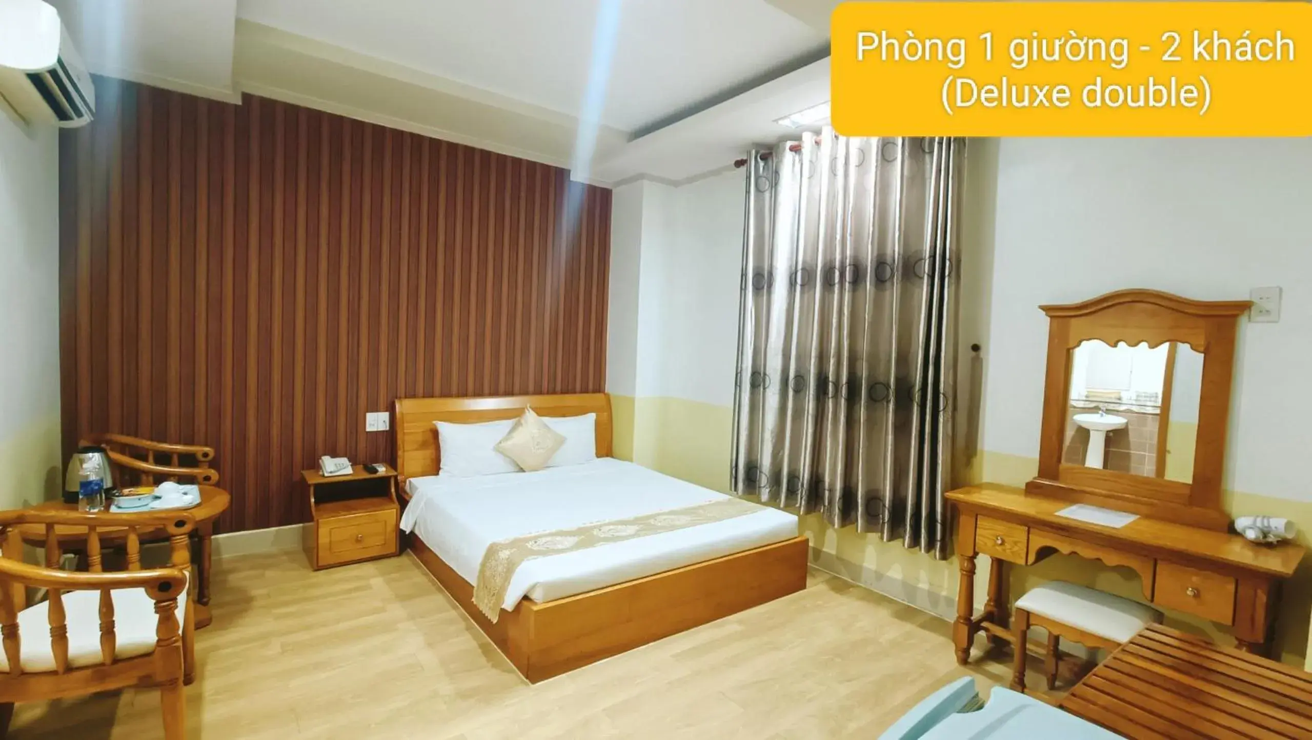 Superior Double Room in Linh Phuong 8 Hotel - 24 hours stay Superior Double Room in Linh Phuong 8 Hotel - 24 hours stay