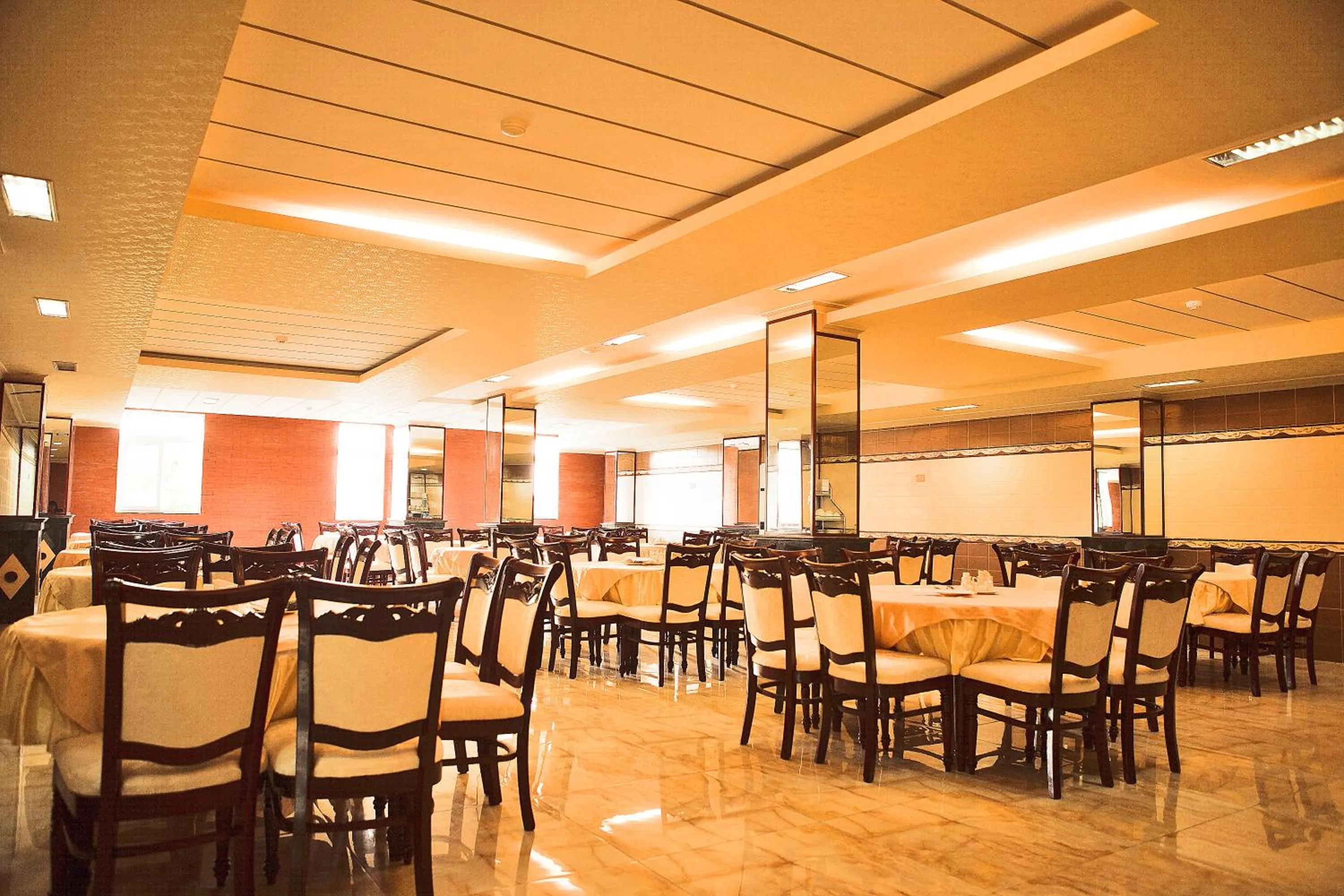 Restaurant/places to eat in Linh Phuong 8 Hotel - 24 hours stay