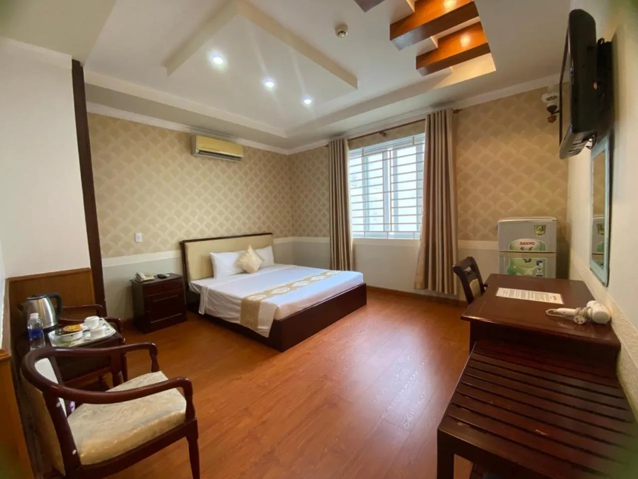 Photo of the whole room, Bed in Linh Phuong 8 Hotel - 24 hours stay