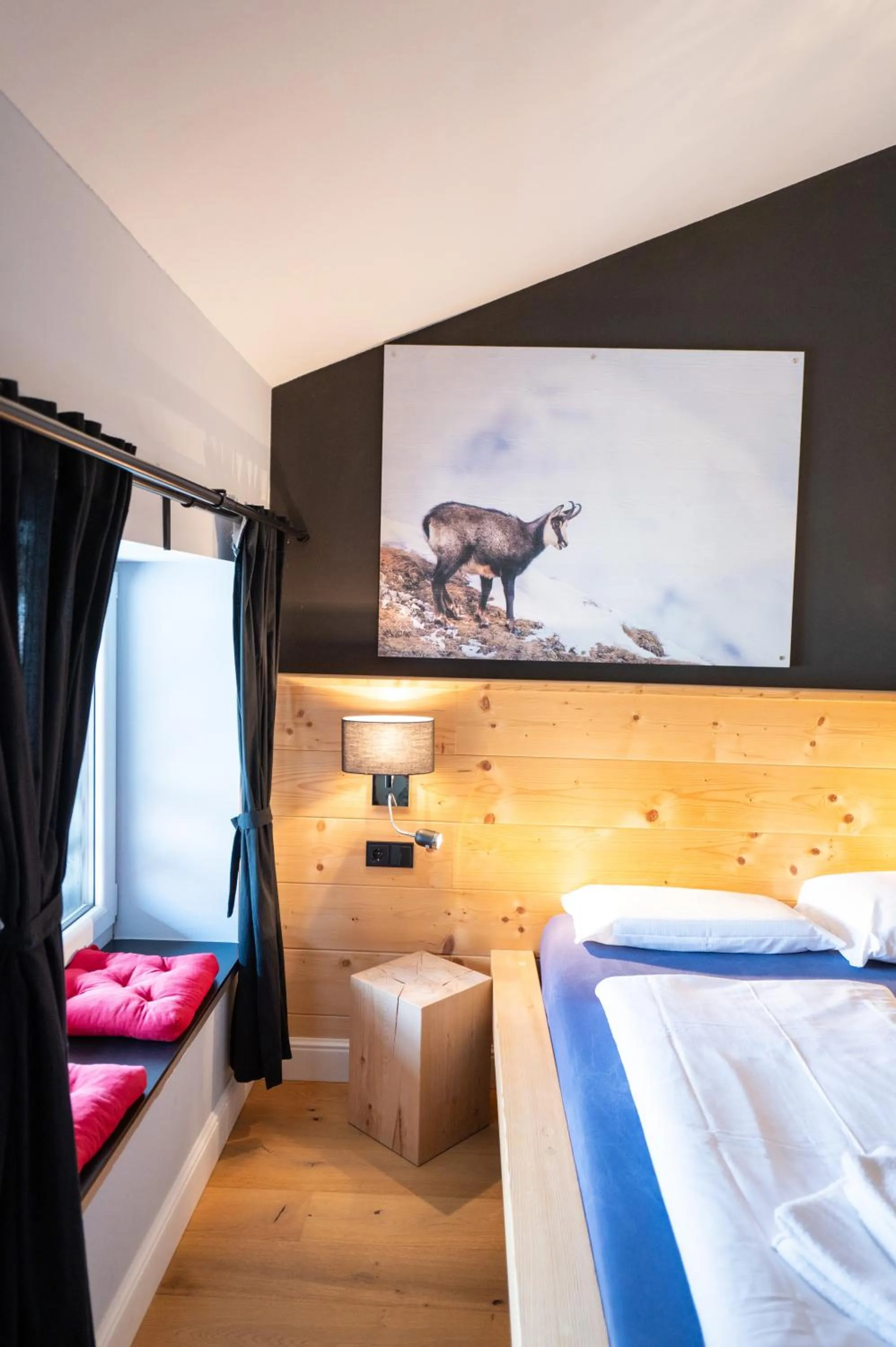 Photo of the whole room, Bed in Design Hotel ALPENLIEBE - - - - Boutique-Flair - - - -