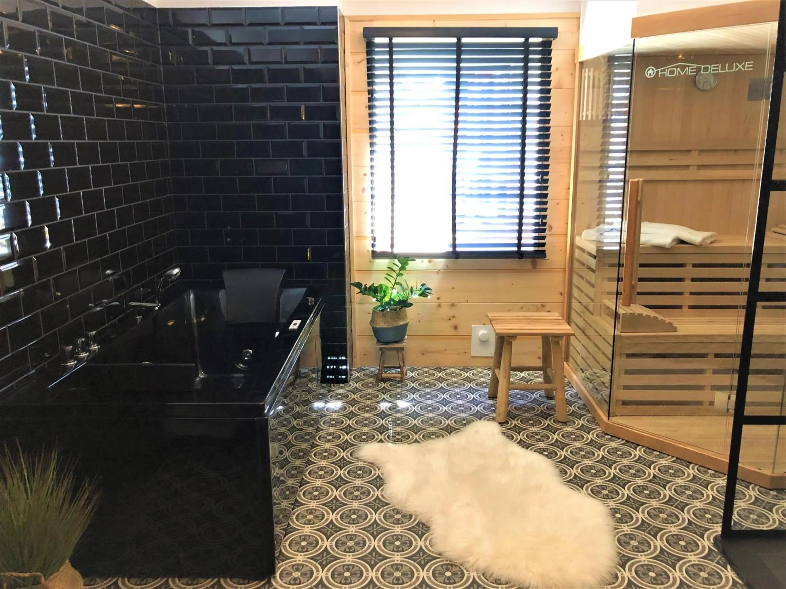 Hot Tub in Design Hotel ALPENLIEBE - - - - Boutique-Flair - - - -