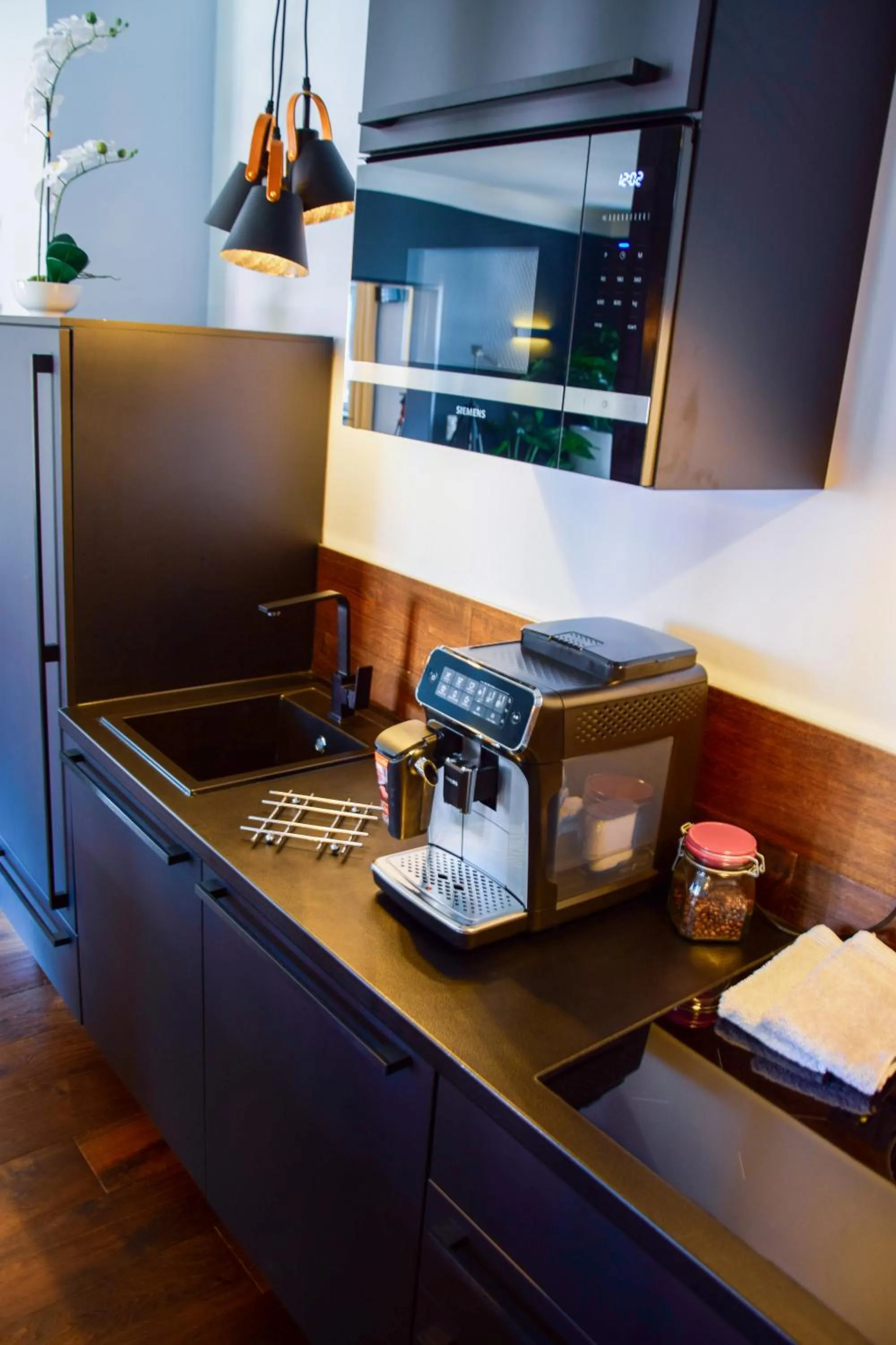 Staff in Design Hotel ALPENLIEBE - - - - Boutique-Flair - - - -