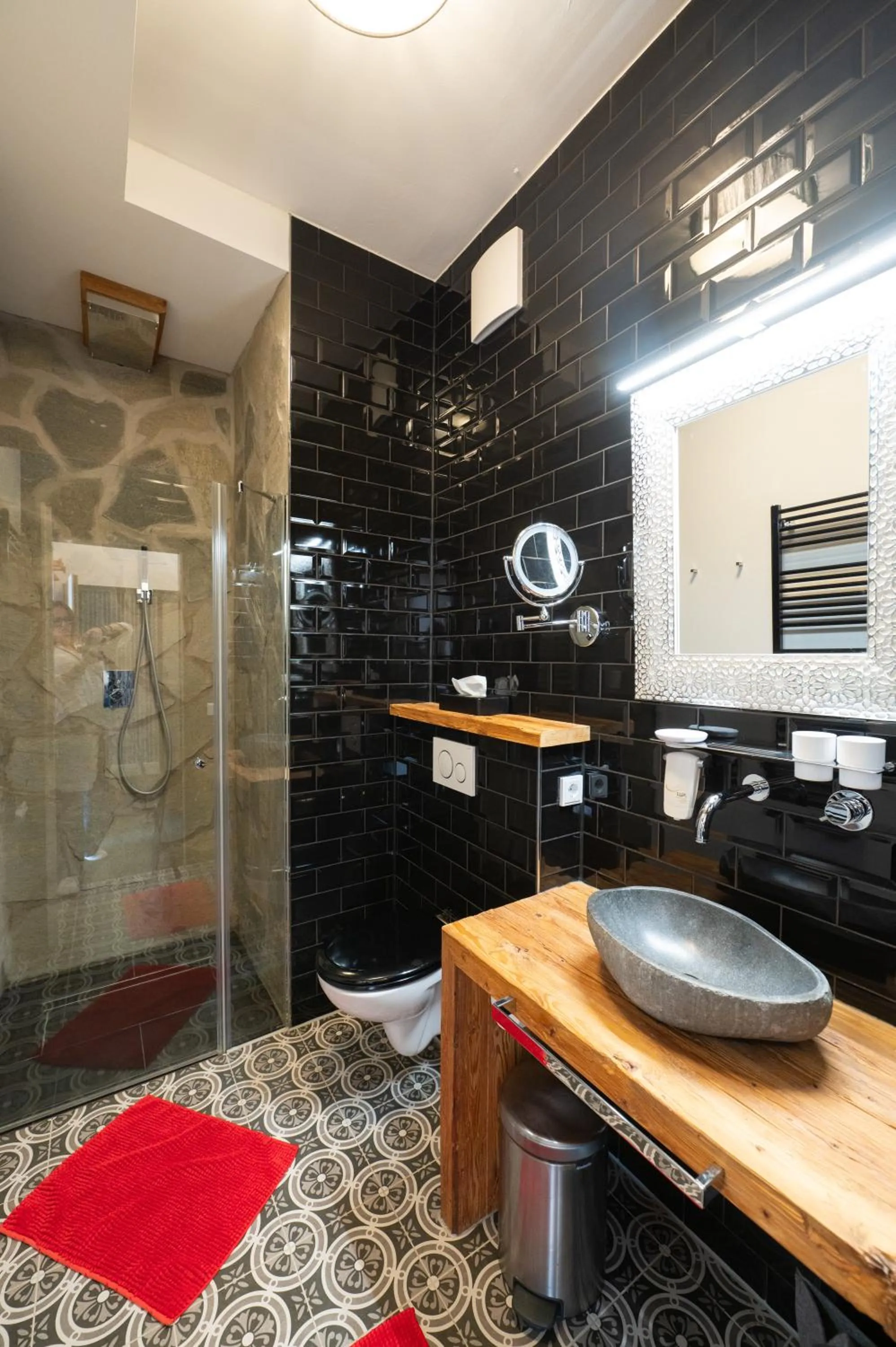 Shower in Design Hotel ALPENLIEBE - - - - Boutique-Flair - - - -