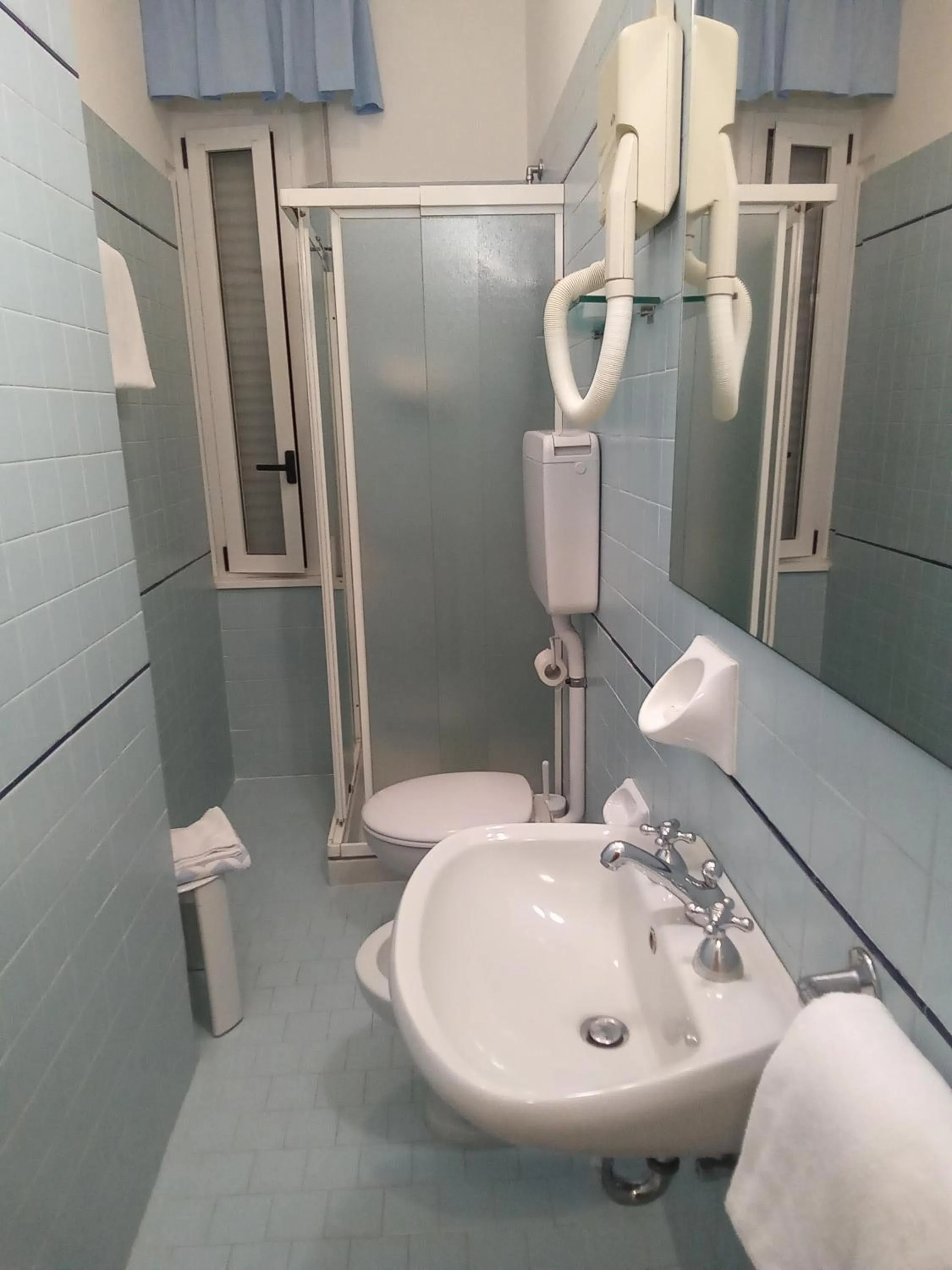 Shower in Hotel Cobalto