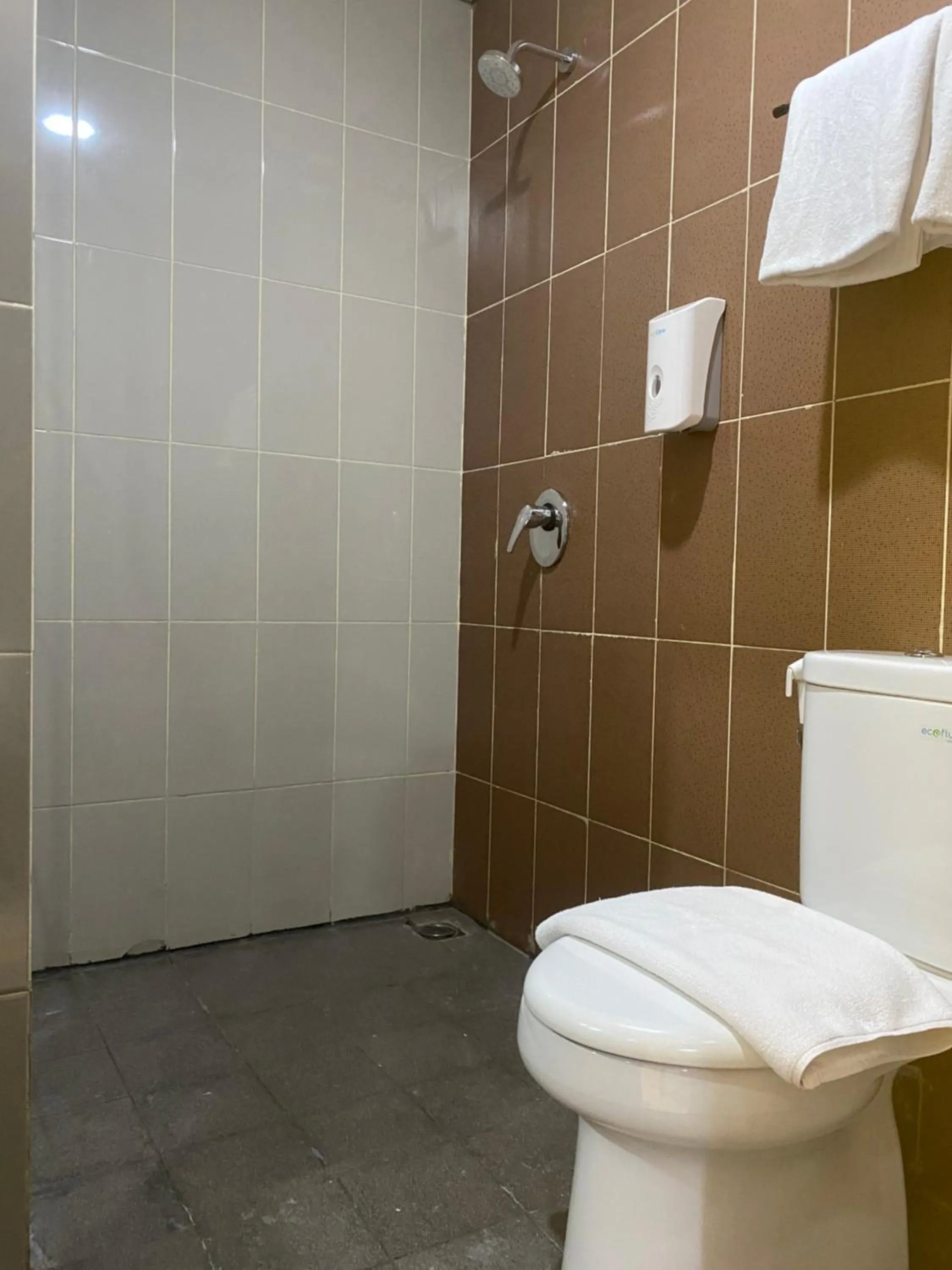 Bathroom in Daima Suites Margonda