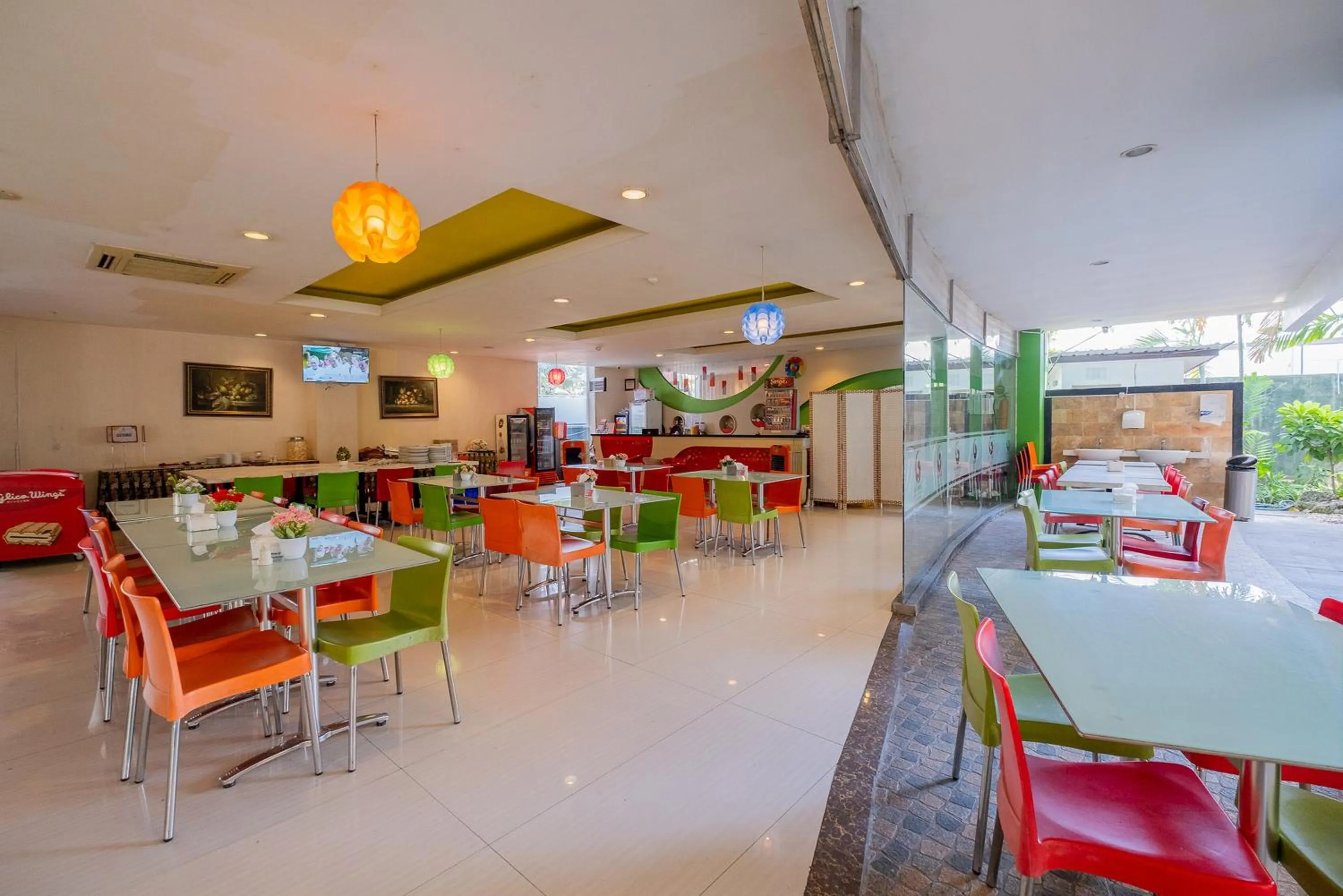 Restaurant/places to eat in RedDoorz Premium @ Jalan Veteran Bojonegoro