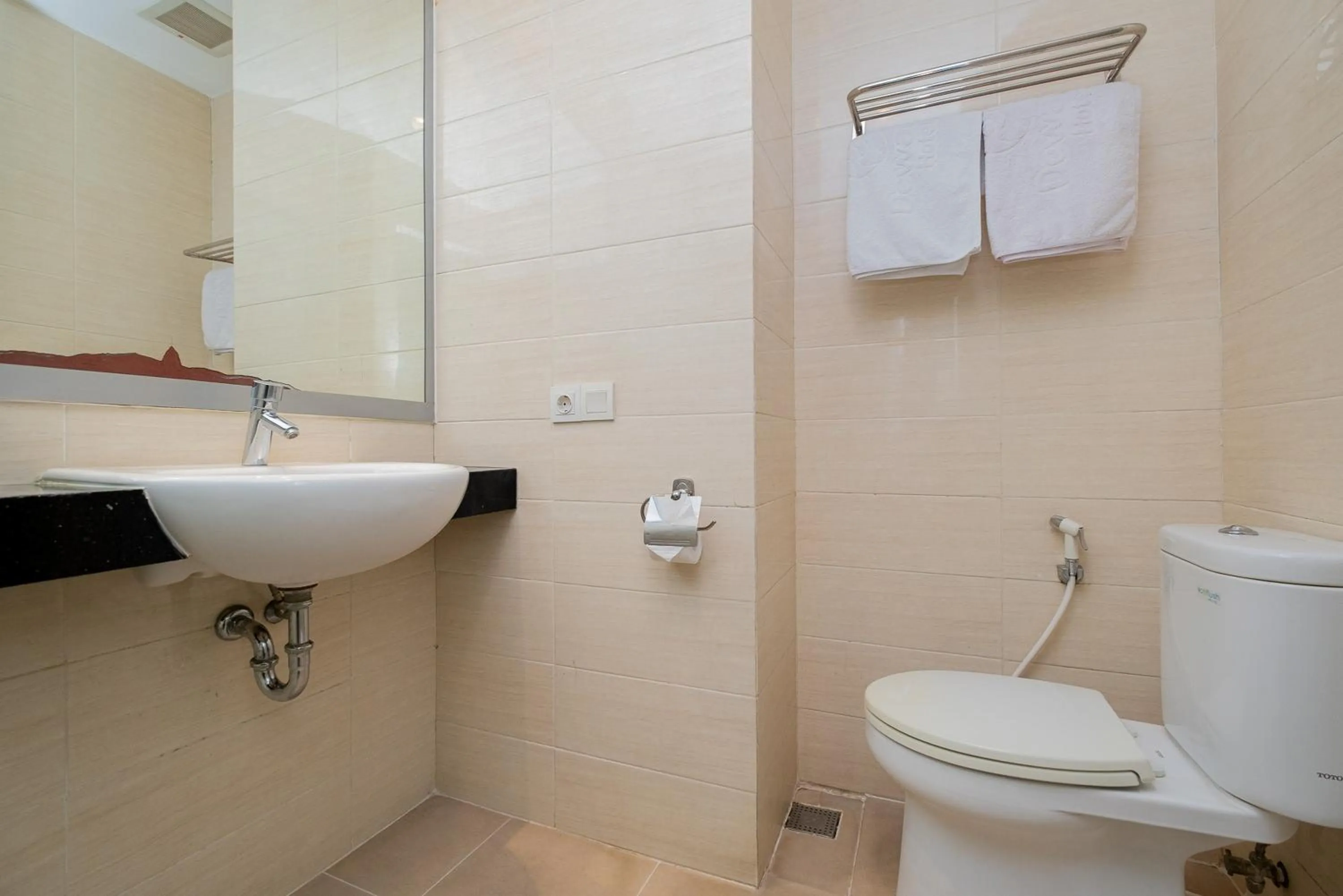 Bathroom in RedDoorz Premium @ Jalan Veteran Bojonegoro