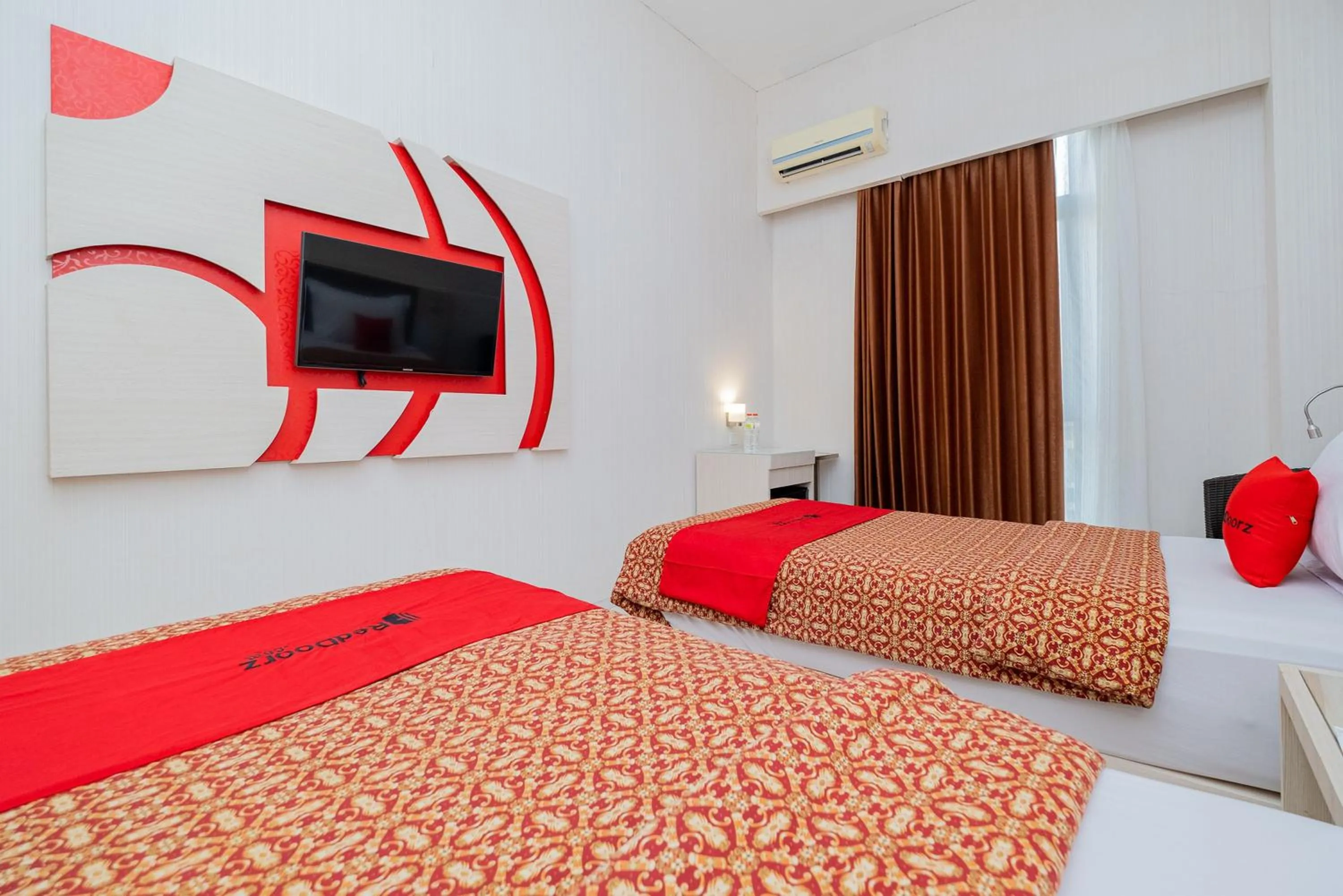 Bed in RedDoorz Premium @ Jalan Veteran Bojonegoro