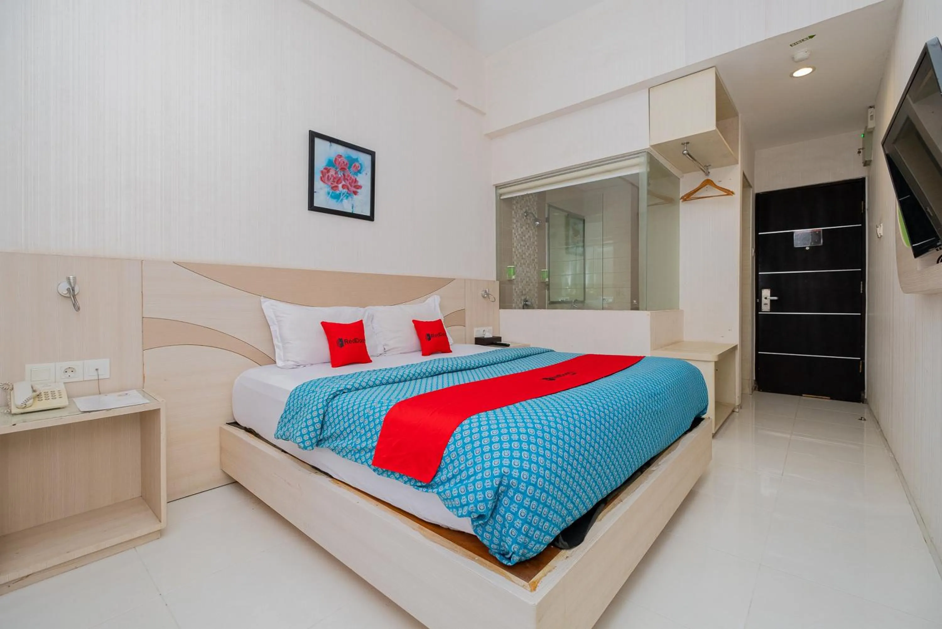 Bed in RedDoorz Premium @ Jalan Veteran Bojonegoro