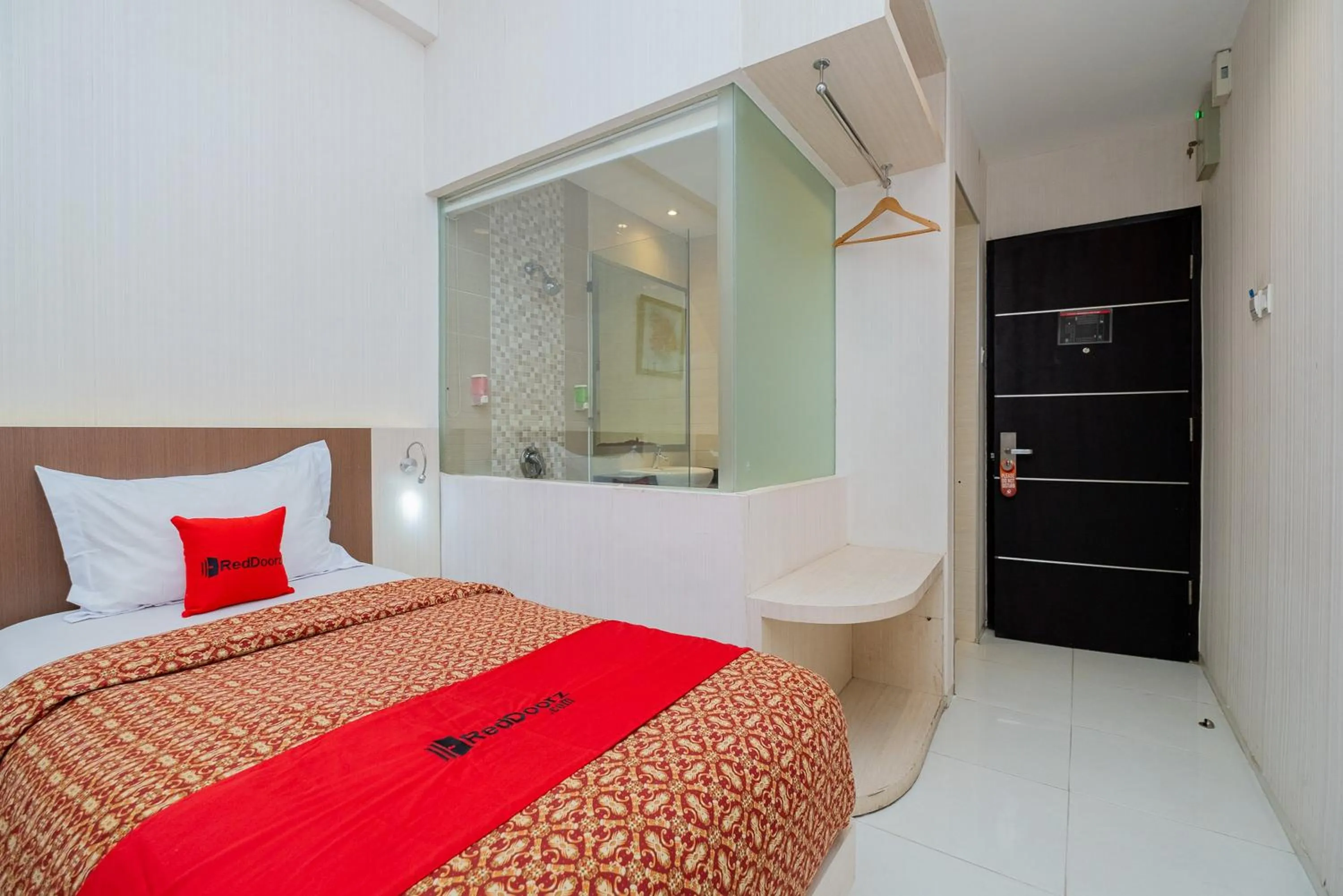 Bed in RedDoorz Premium @ Jalan Veteran Bojonegoro