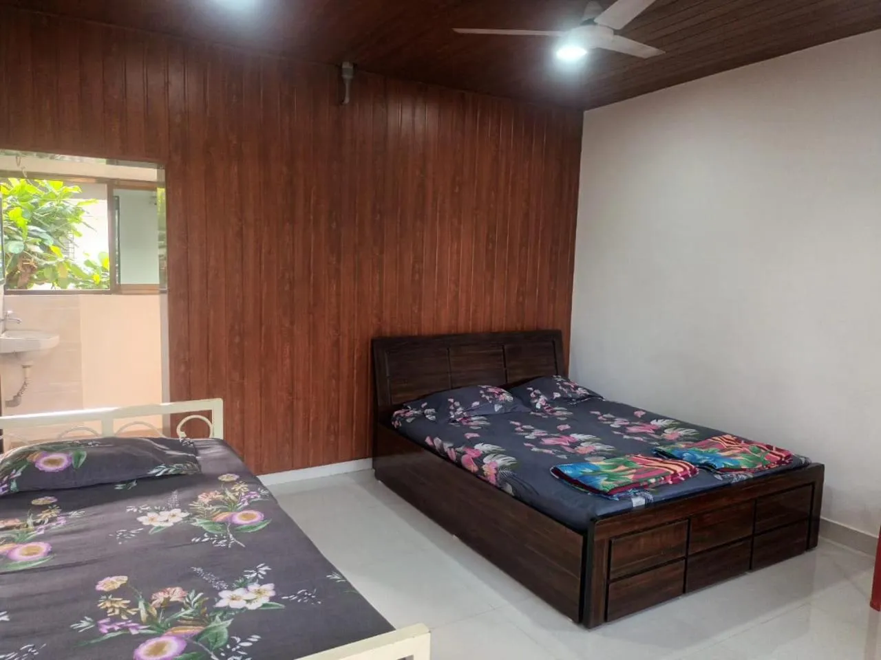 Photo of the whole room, Bed in Hemprabha Bed & Breakfast, Ratnagiri