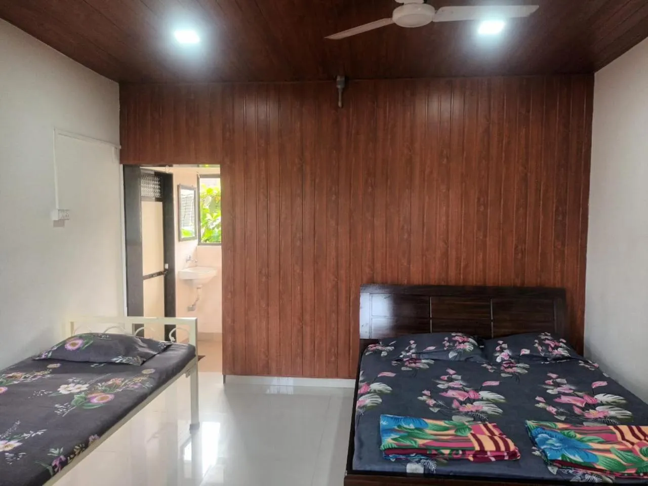 Bed in Hemprabha Bed & Breakfast, Ratnagiri
