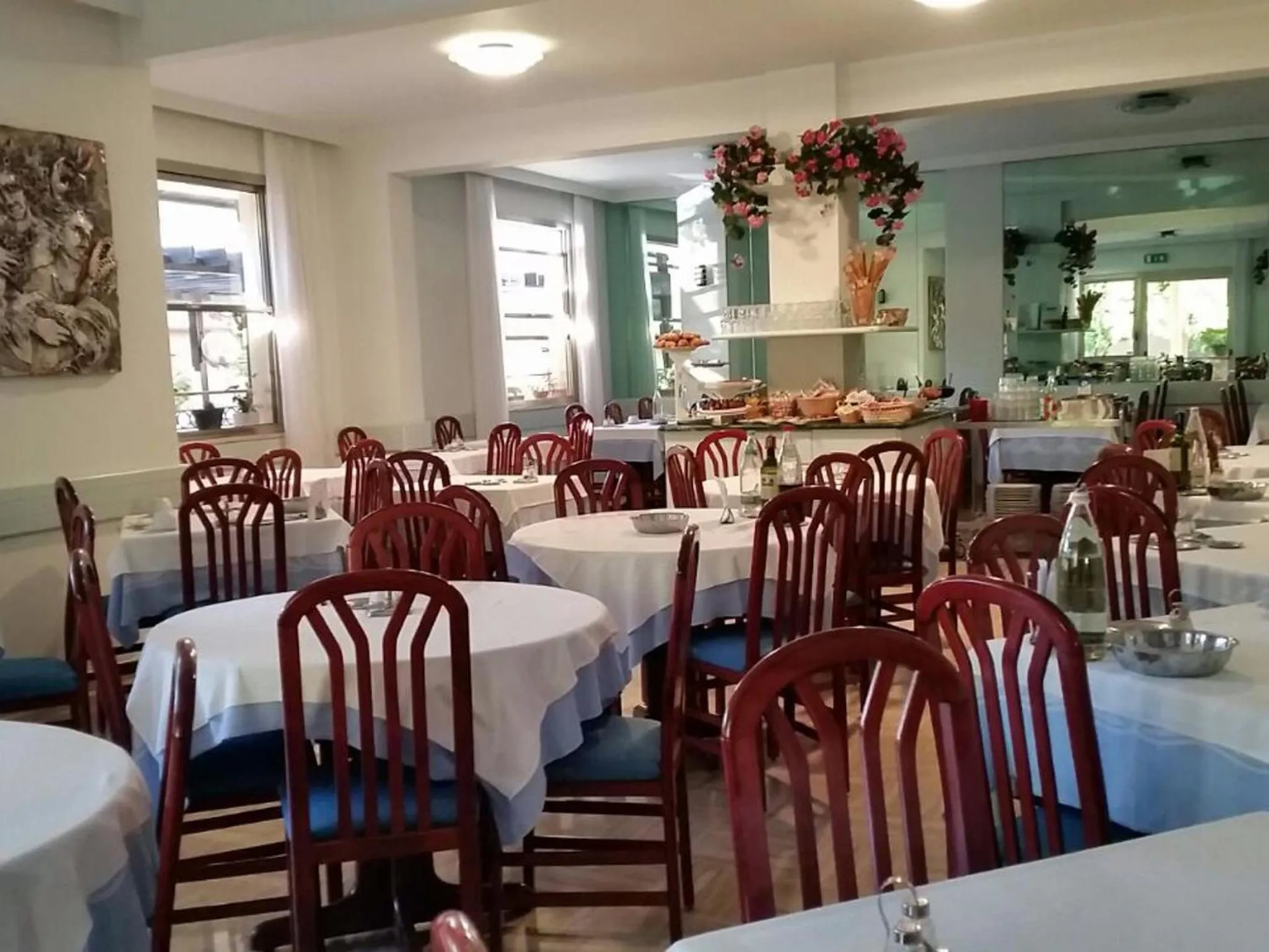 Restaurant/places to eat in Hotel Emma Nord