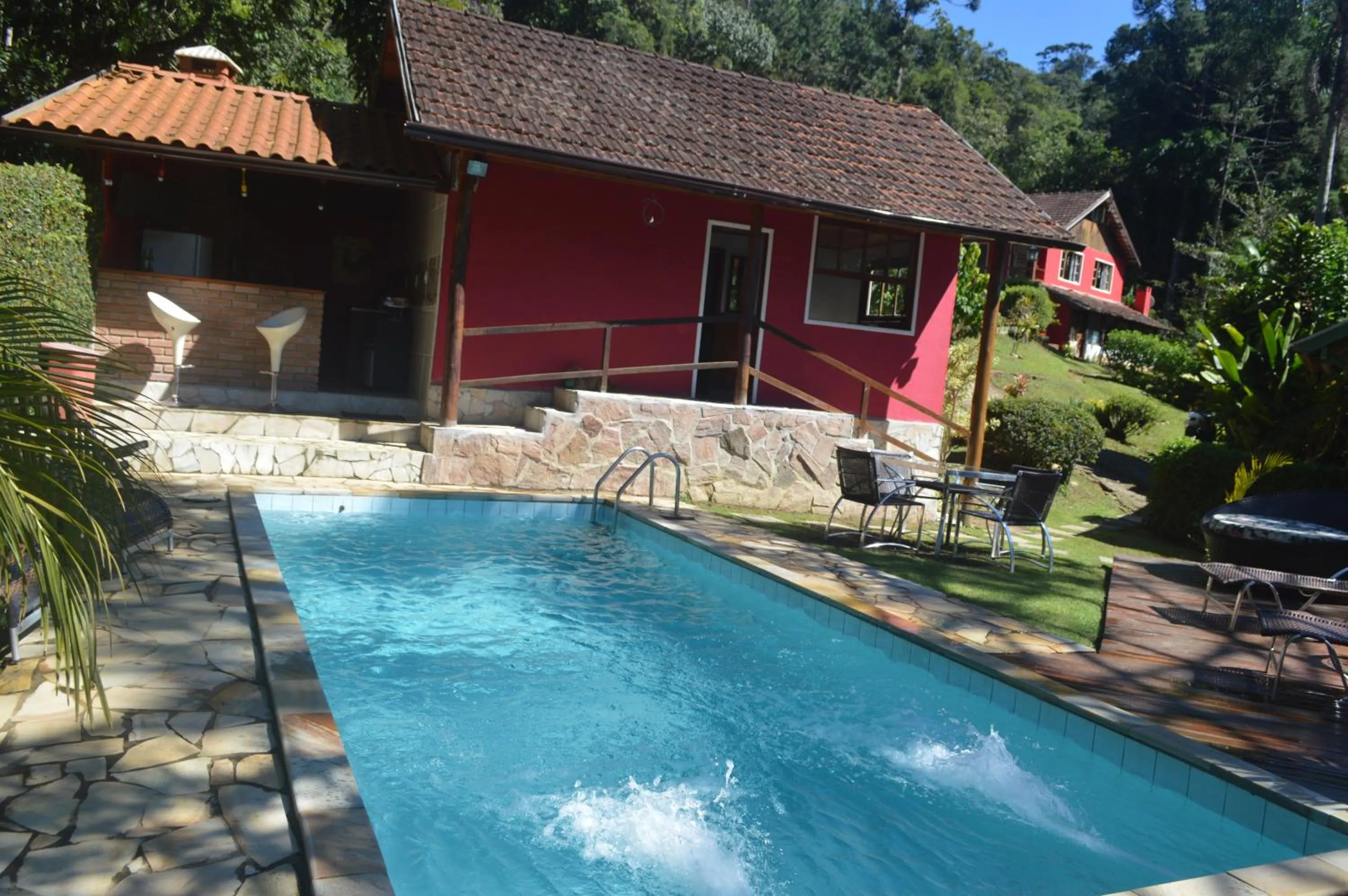 BBQ facilities in Pousada Refúgio das Aves